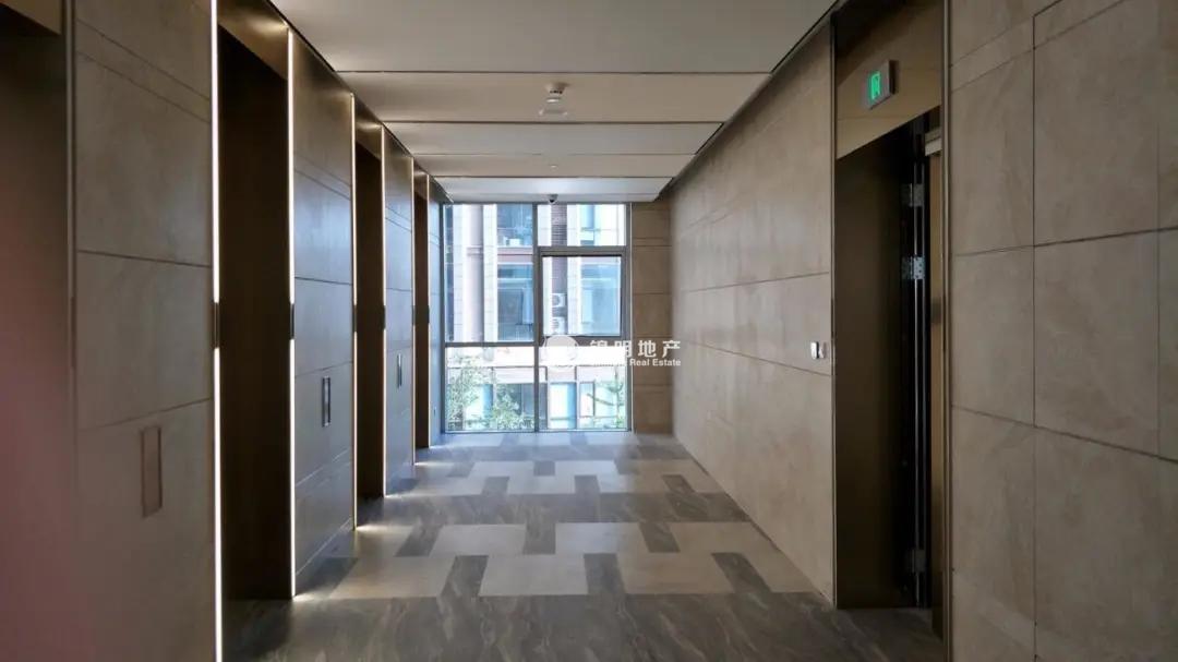 龙华东航滨江中心549平米写字楼出租