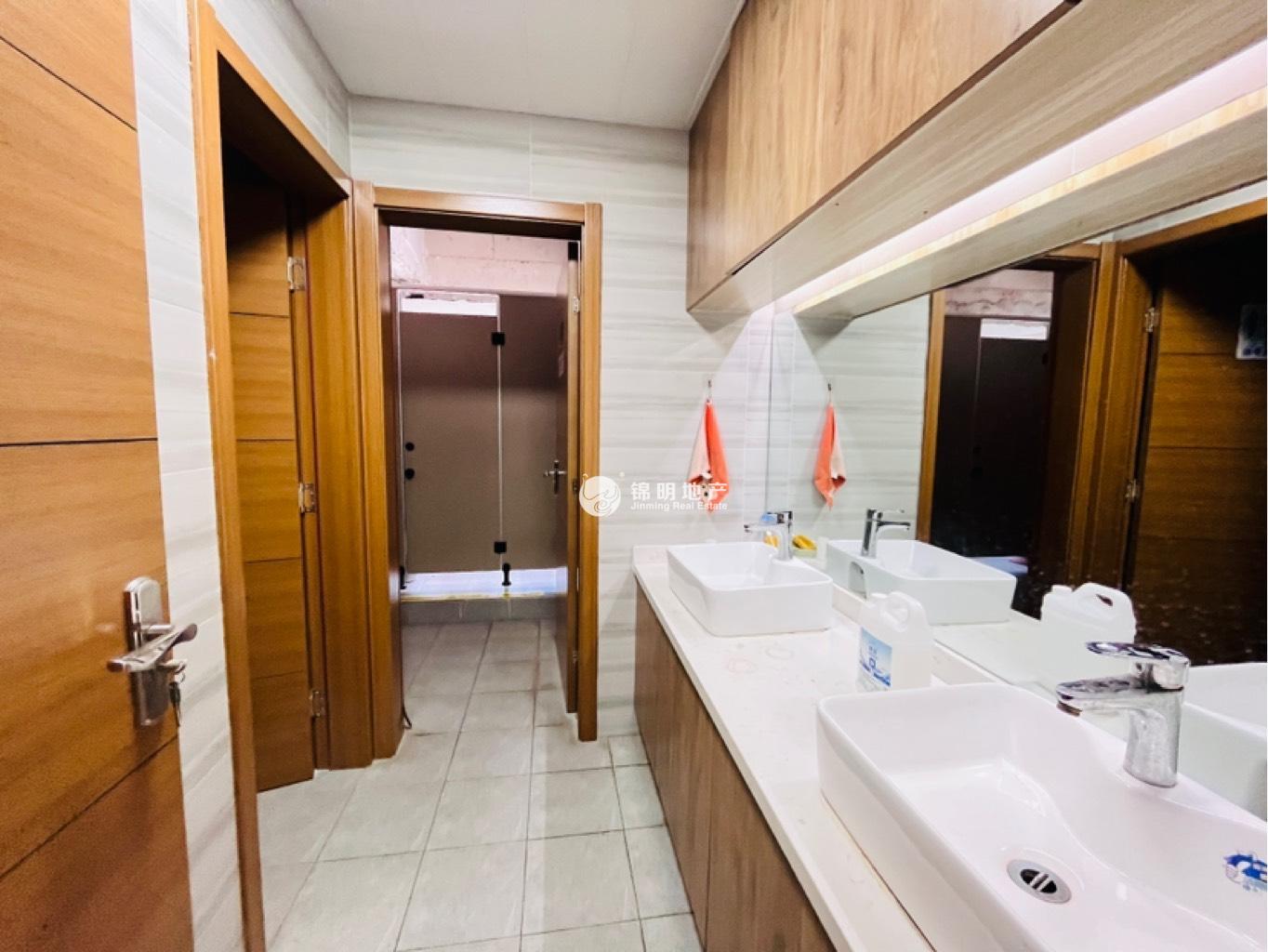 南京西路和一大厦200平米写字楼出租