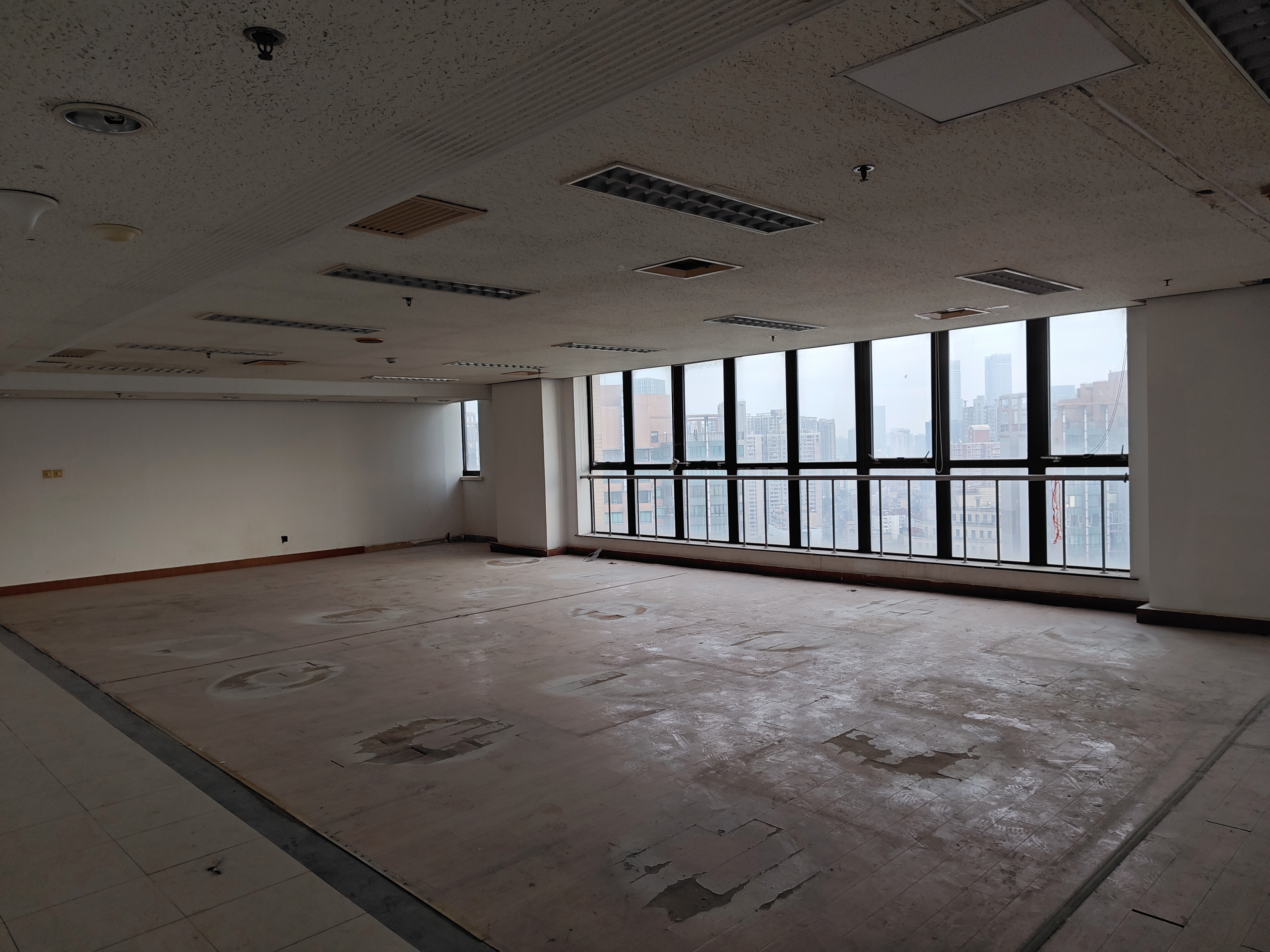 四川北路金陵国际大厦674平米写字楼出租