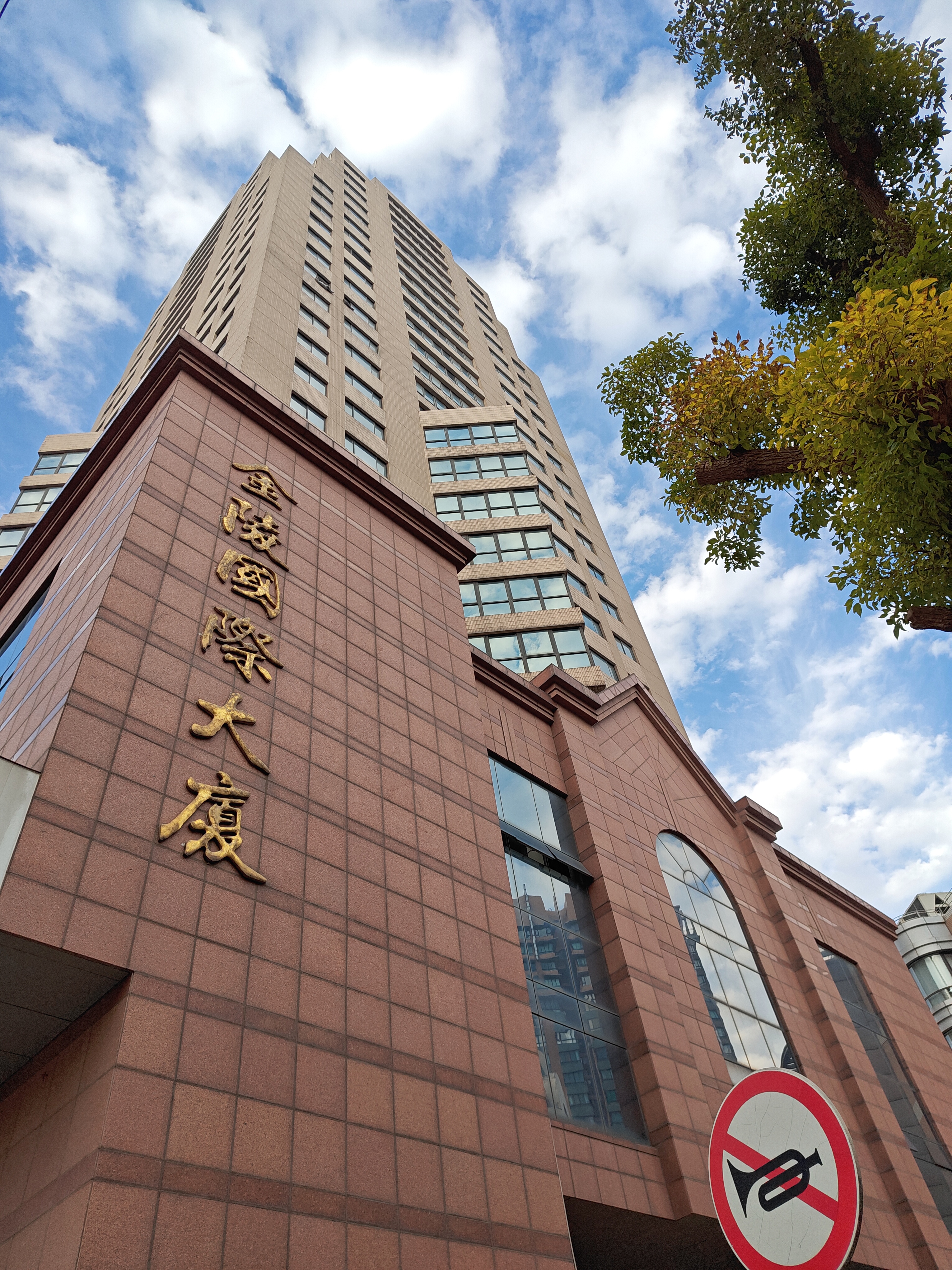 四川北路金陵国际大厦674平米写字楼出租