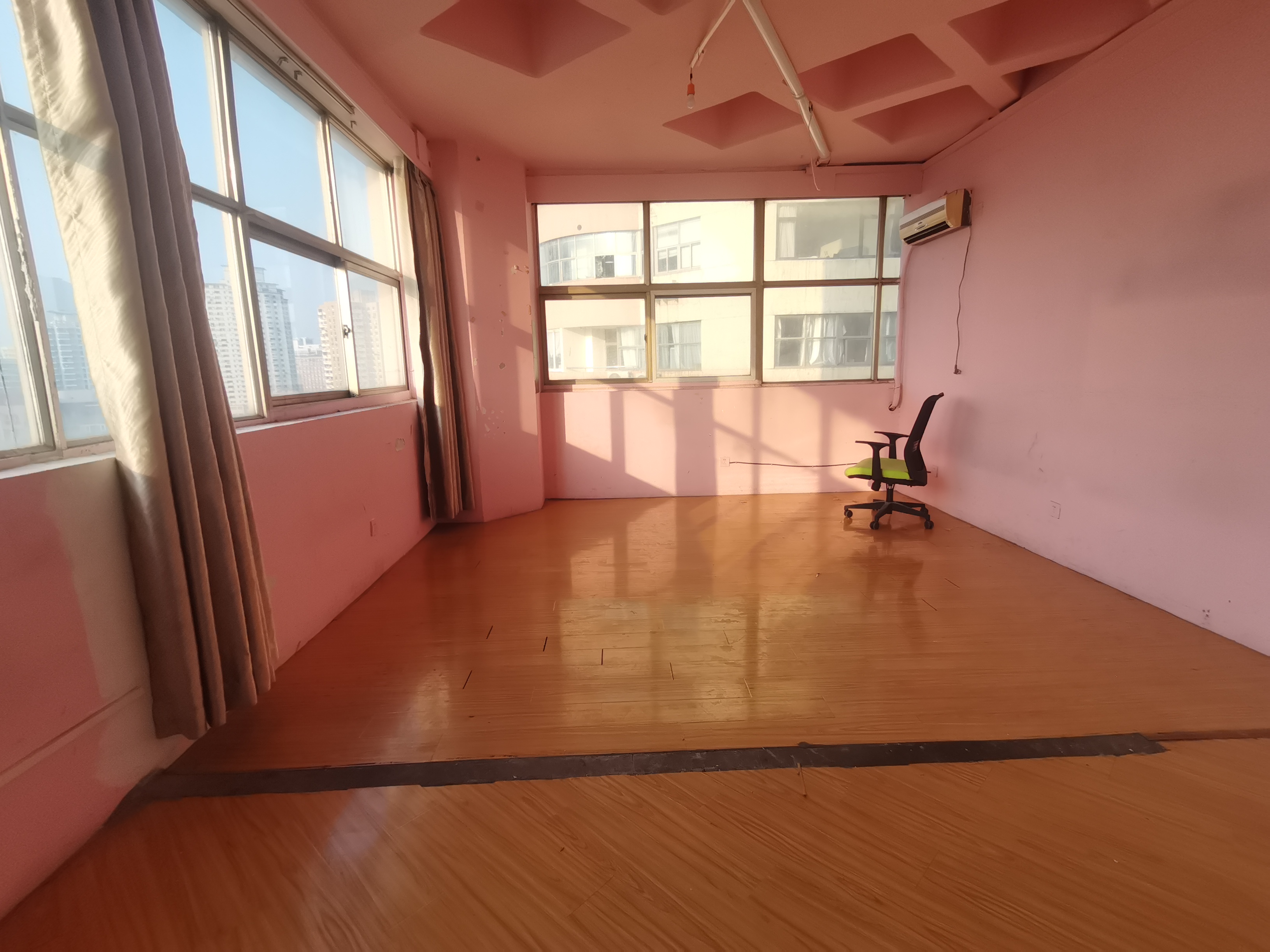 曹杨绿洲广场120平米写字楼出租