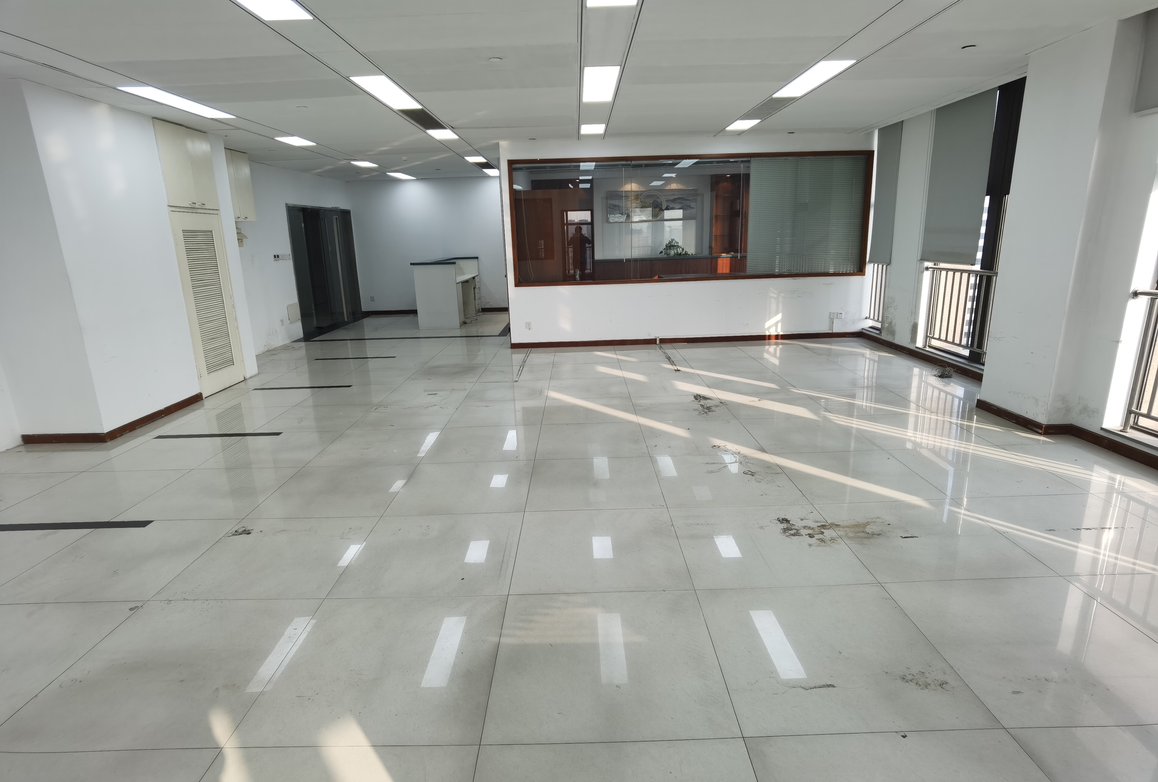 四川北路嘉杰国际广场220平米写字楼出租