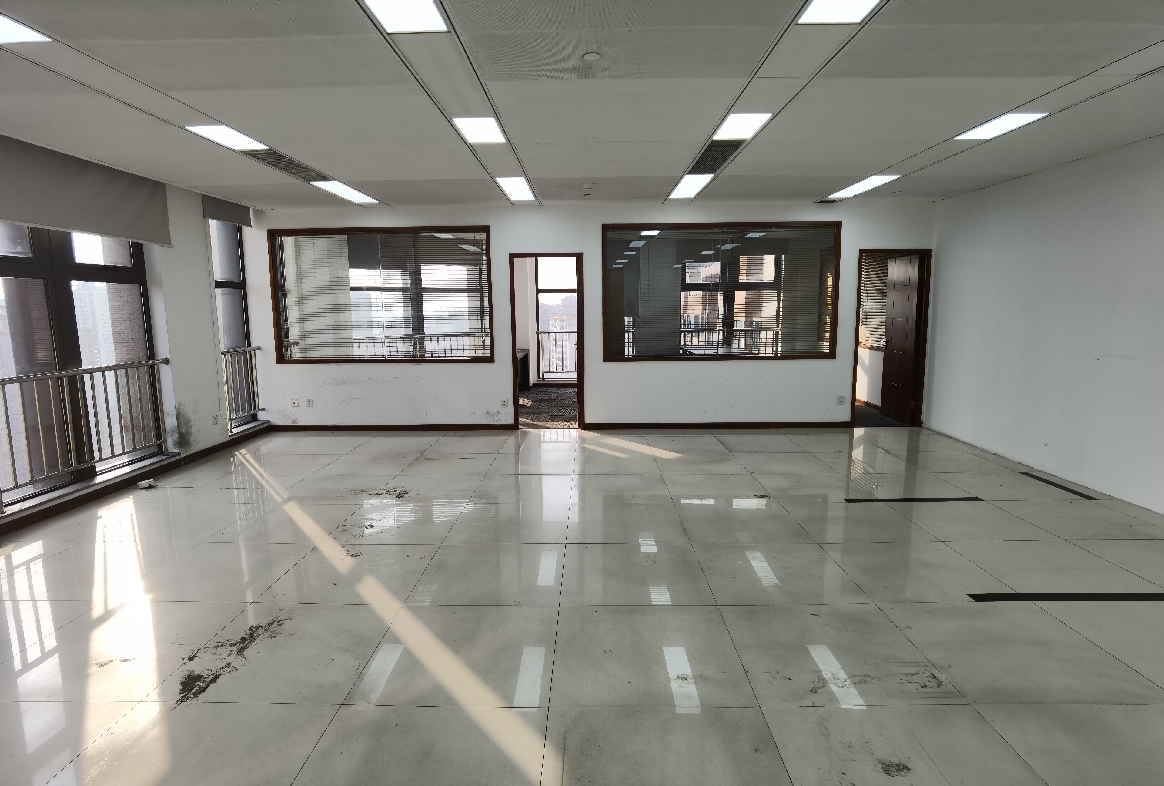 四川北路嘉杰国际广场220平米写字楼出租