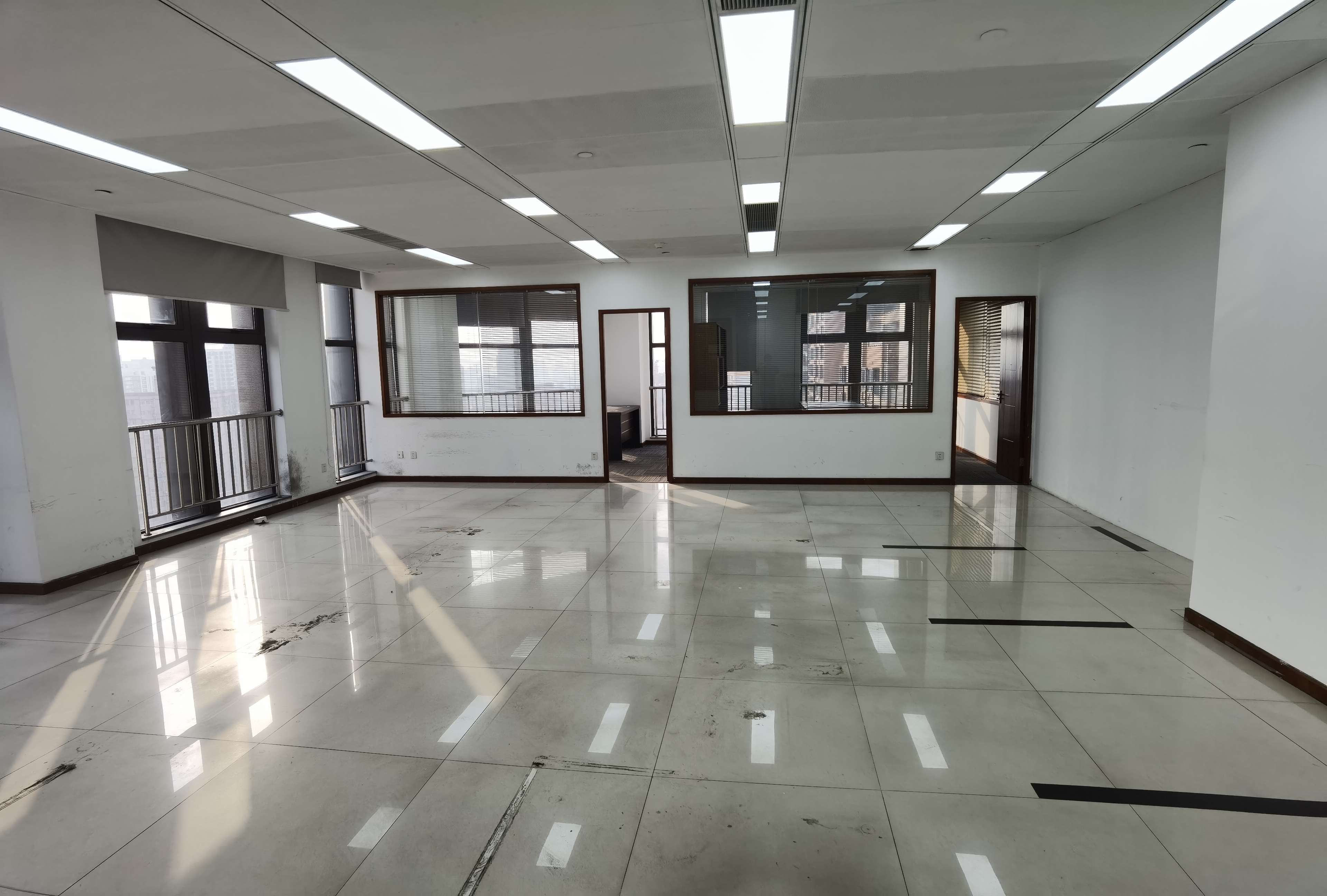 四川北路嘉杰国际广场220平米写字楼出租