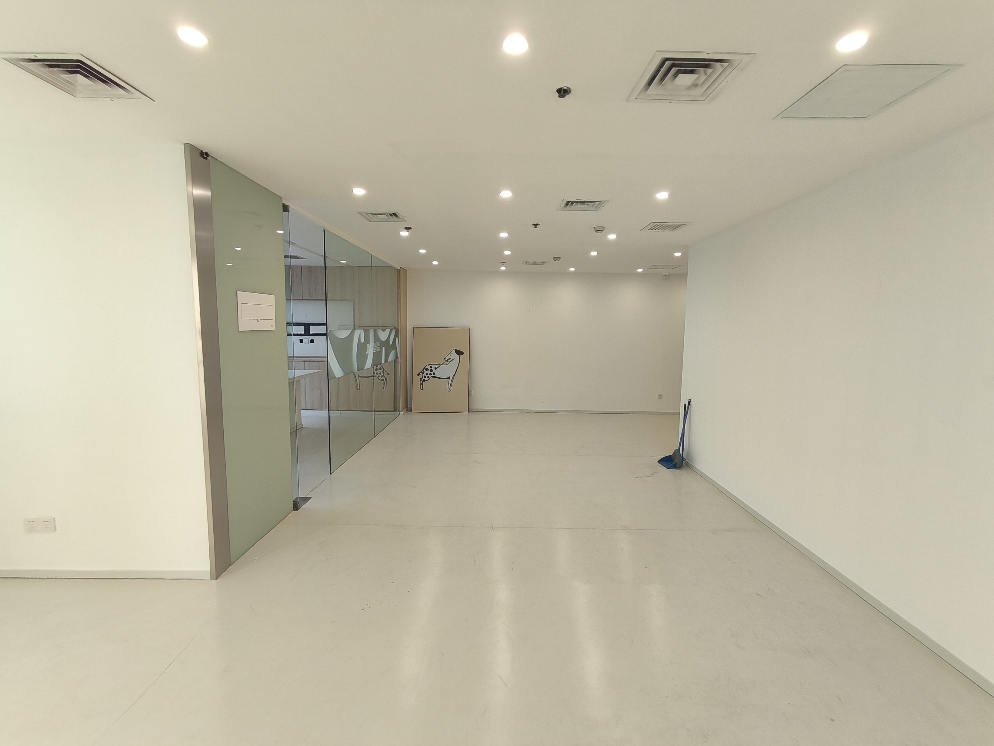 南京西路仲益大厦121平米写字楼出租