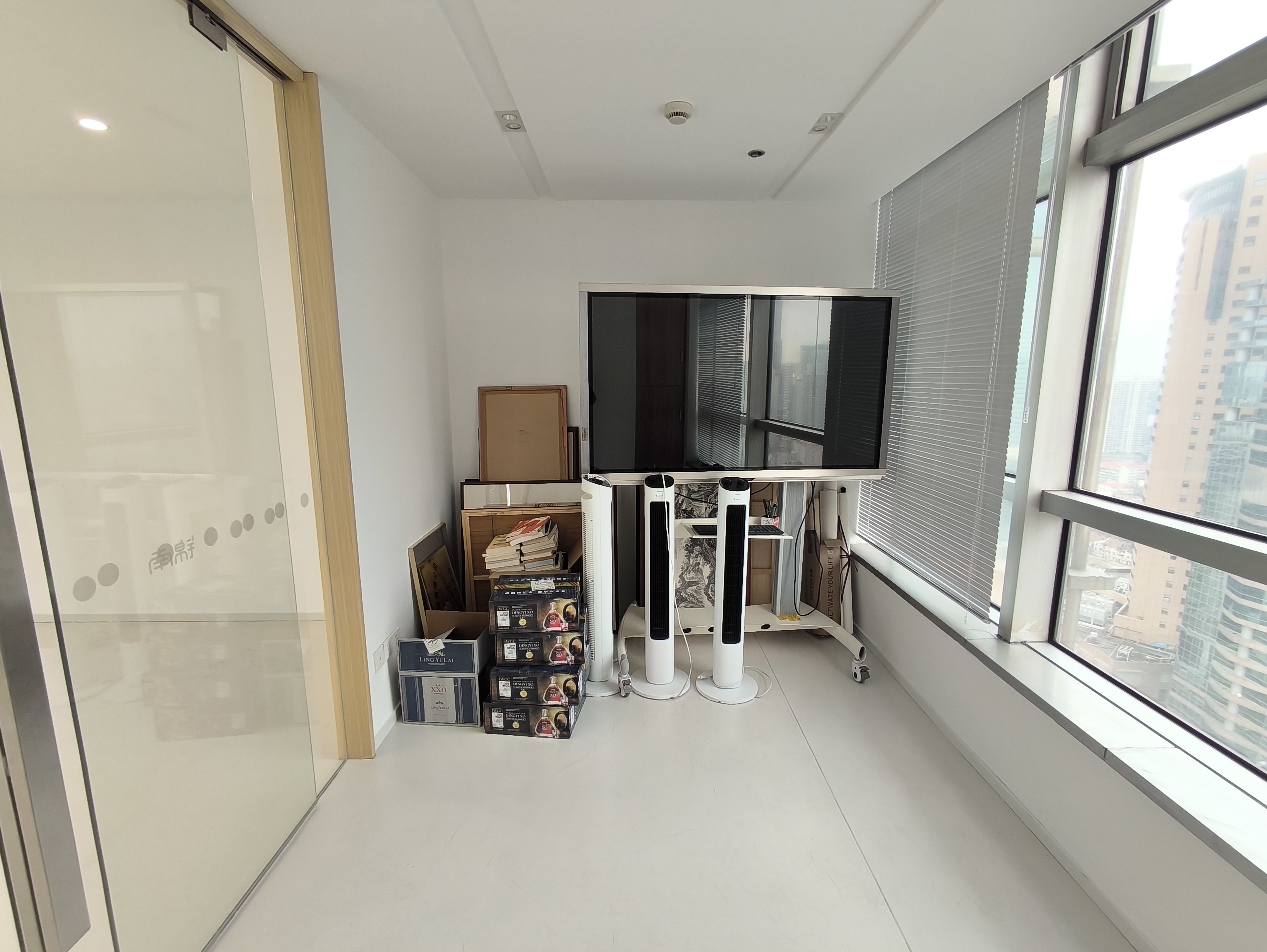 南京西路仲益大厦121平米写字楼出租