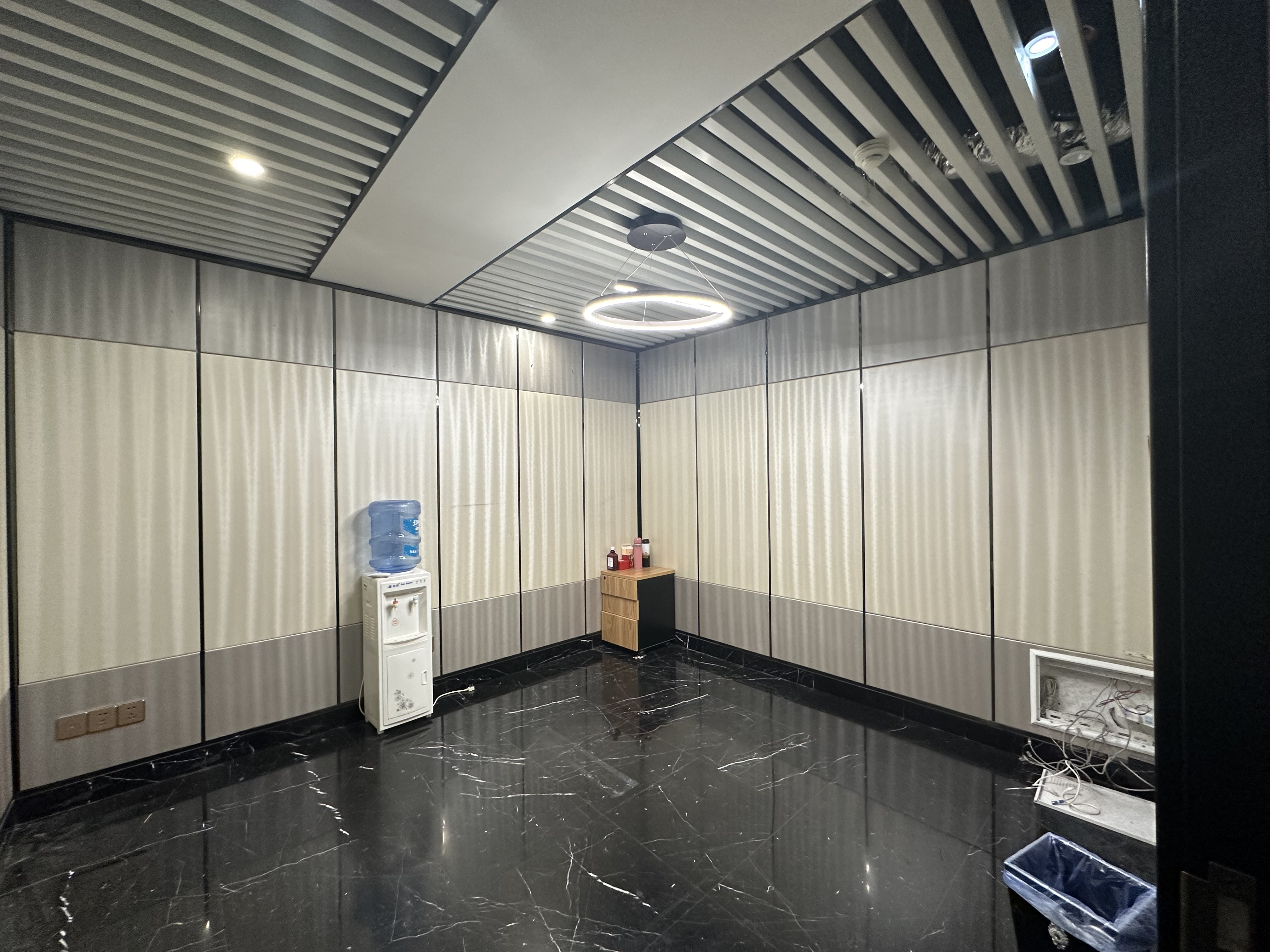 南京西路丽都新贵99平米写字楼出租