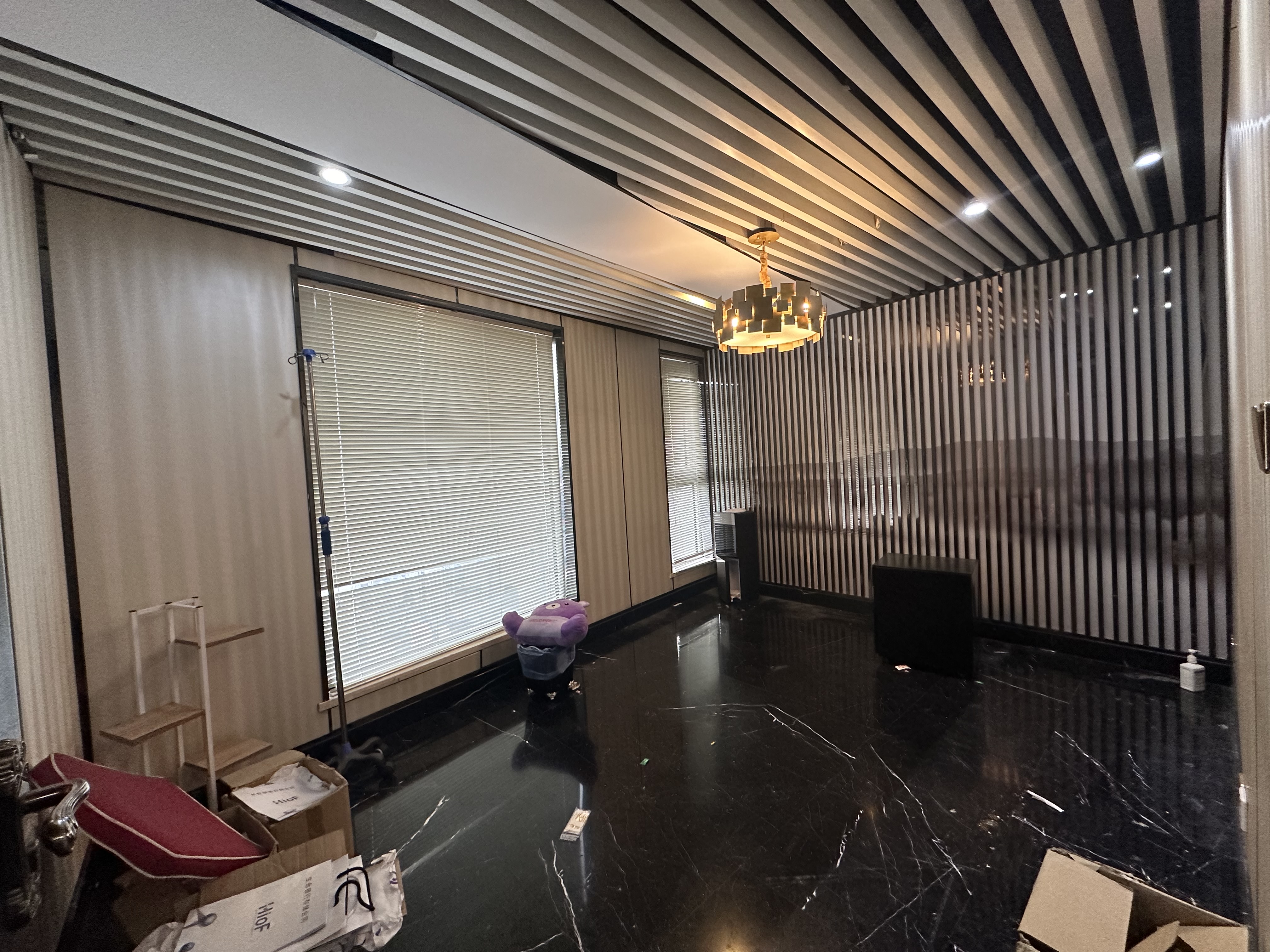 南京西路丽都新贵99平米写字楼出租