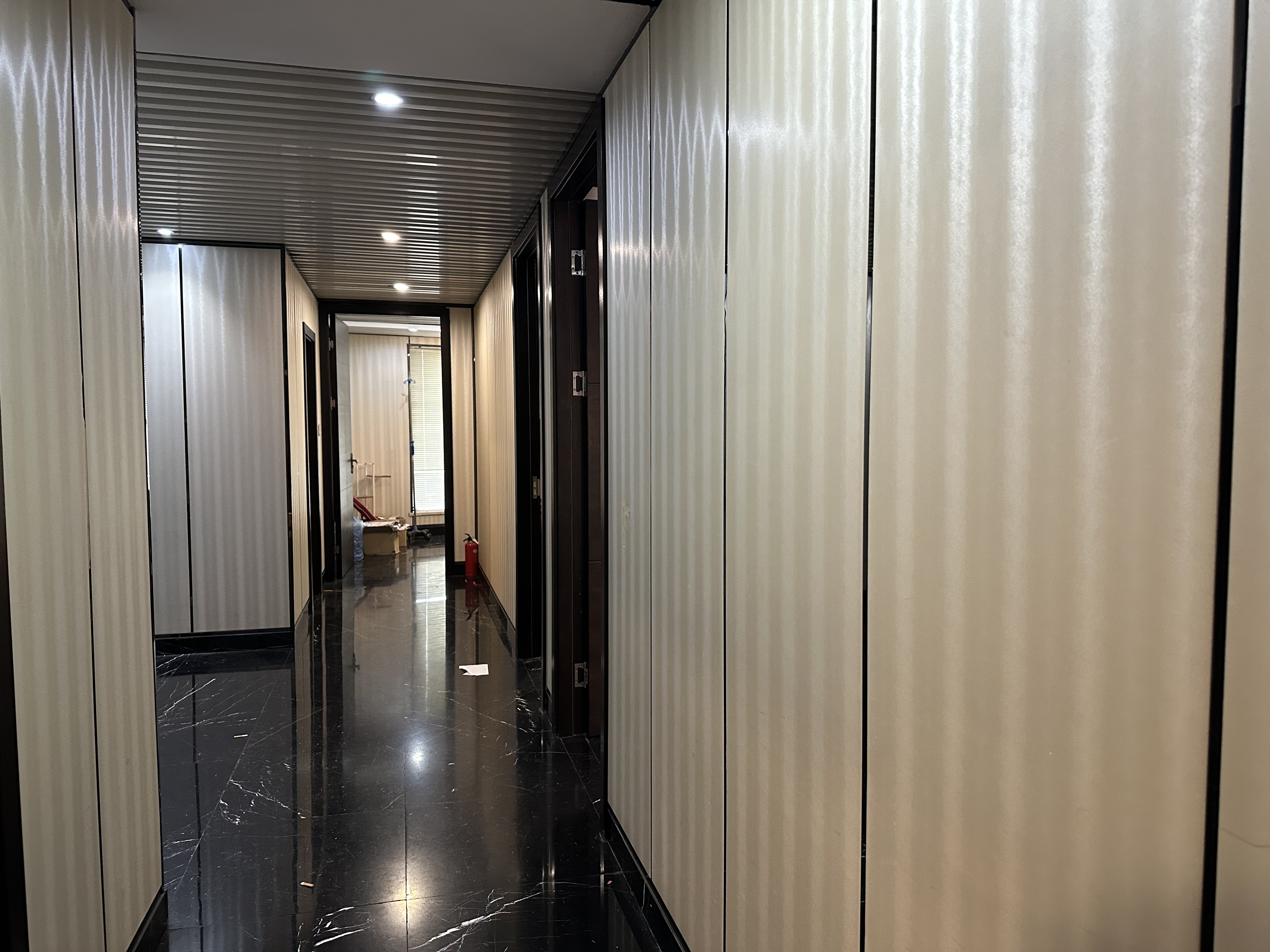 南京西路丽都新贵99平米写字楼出租