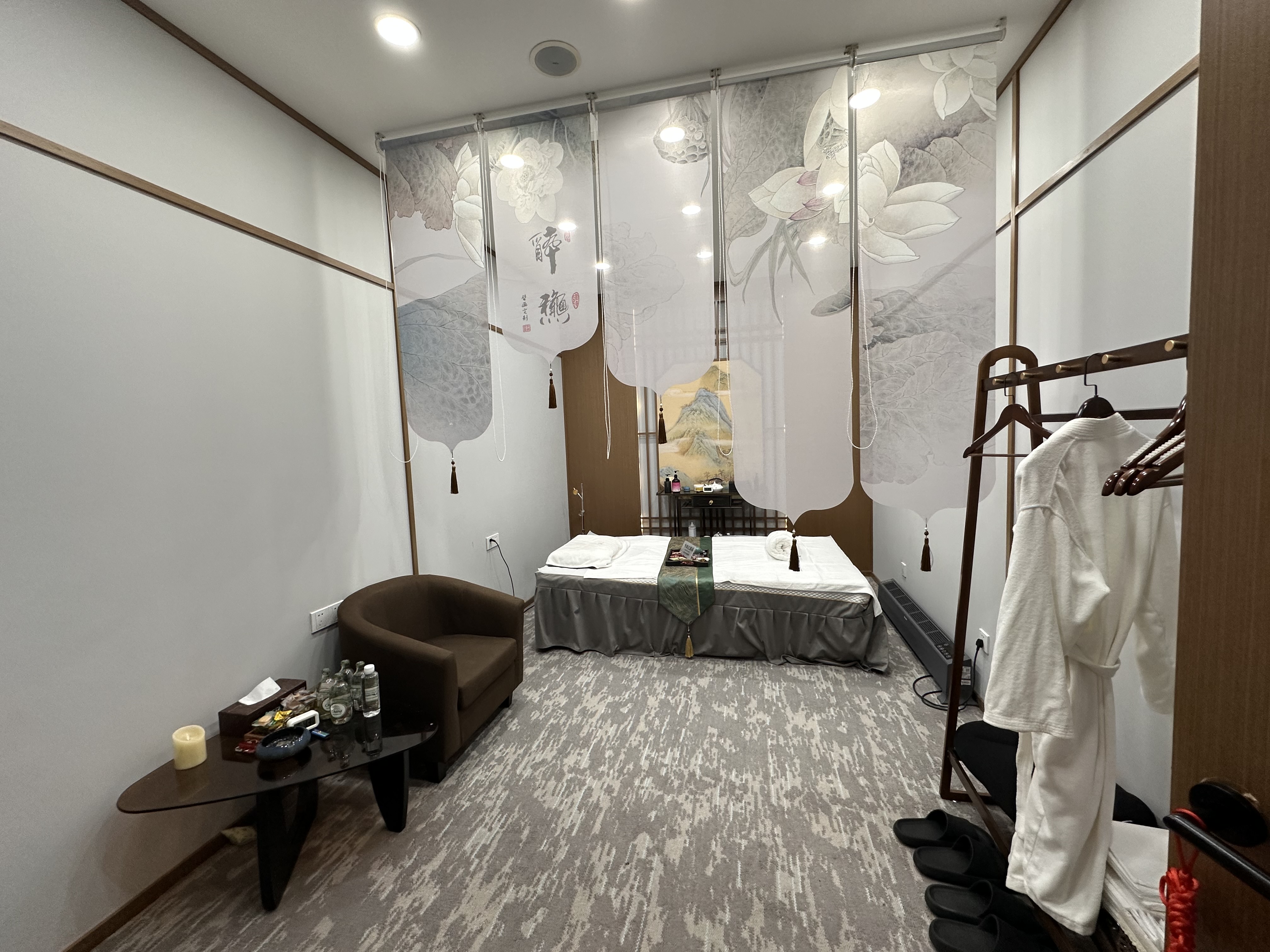 长寿路财富时代大厦225平米写字楼出租