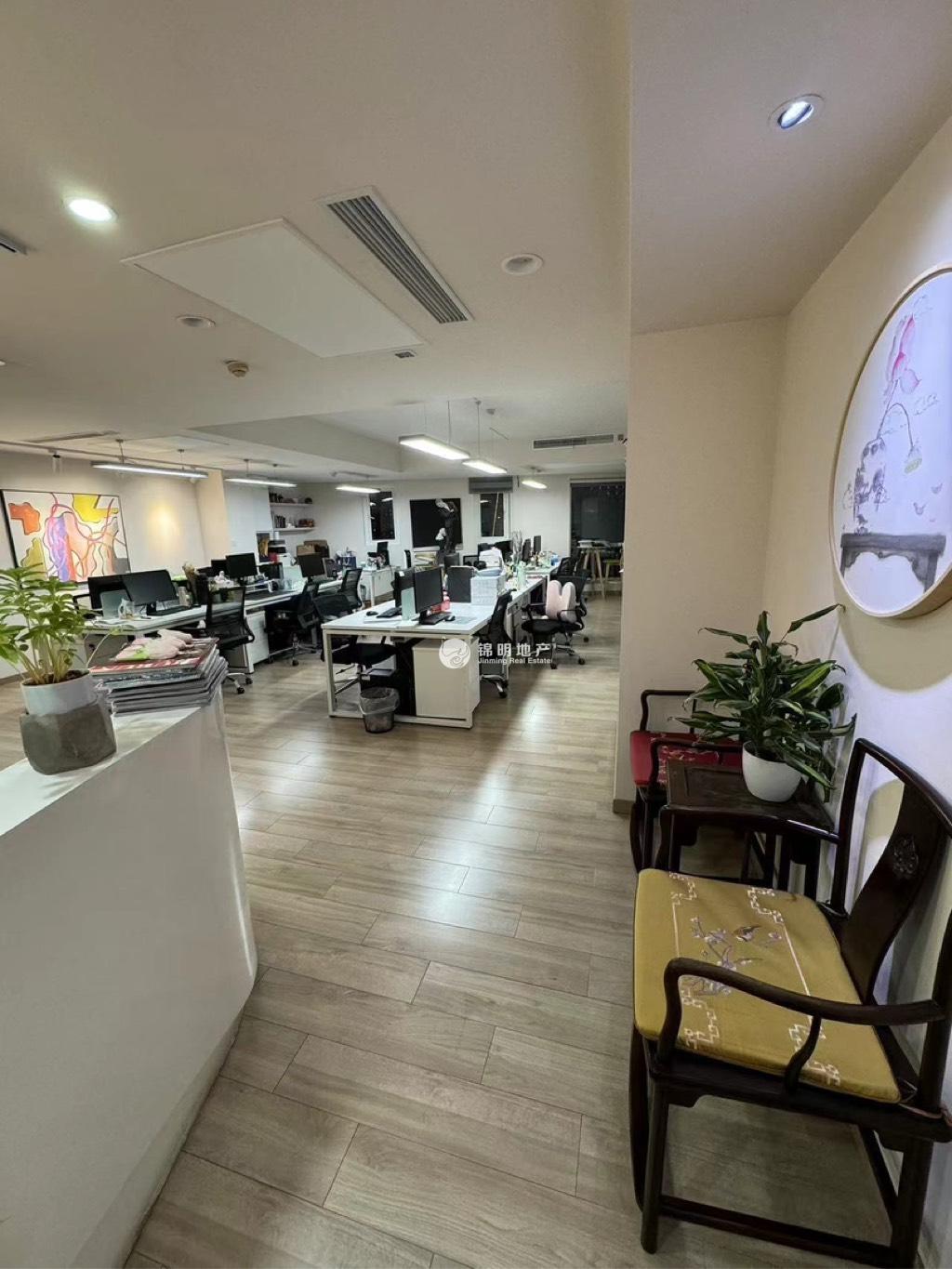 南京西路丽都新贵183平米写字楼出租