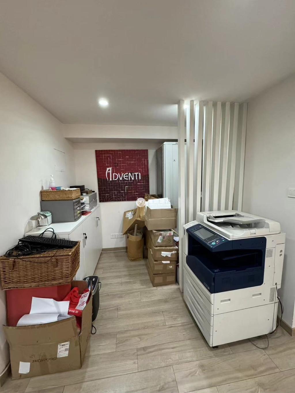 南京西路丽都新贵183平米写字楼出租