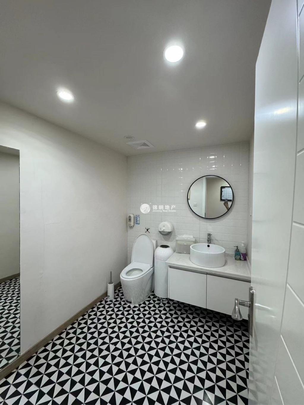 南京西路丽都新贵183平米写字楼出租