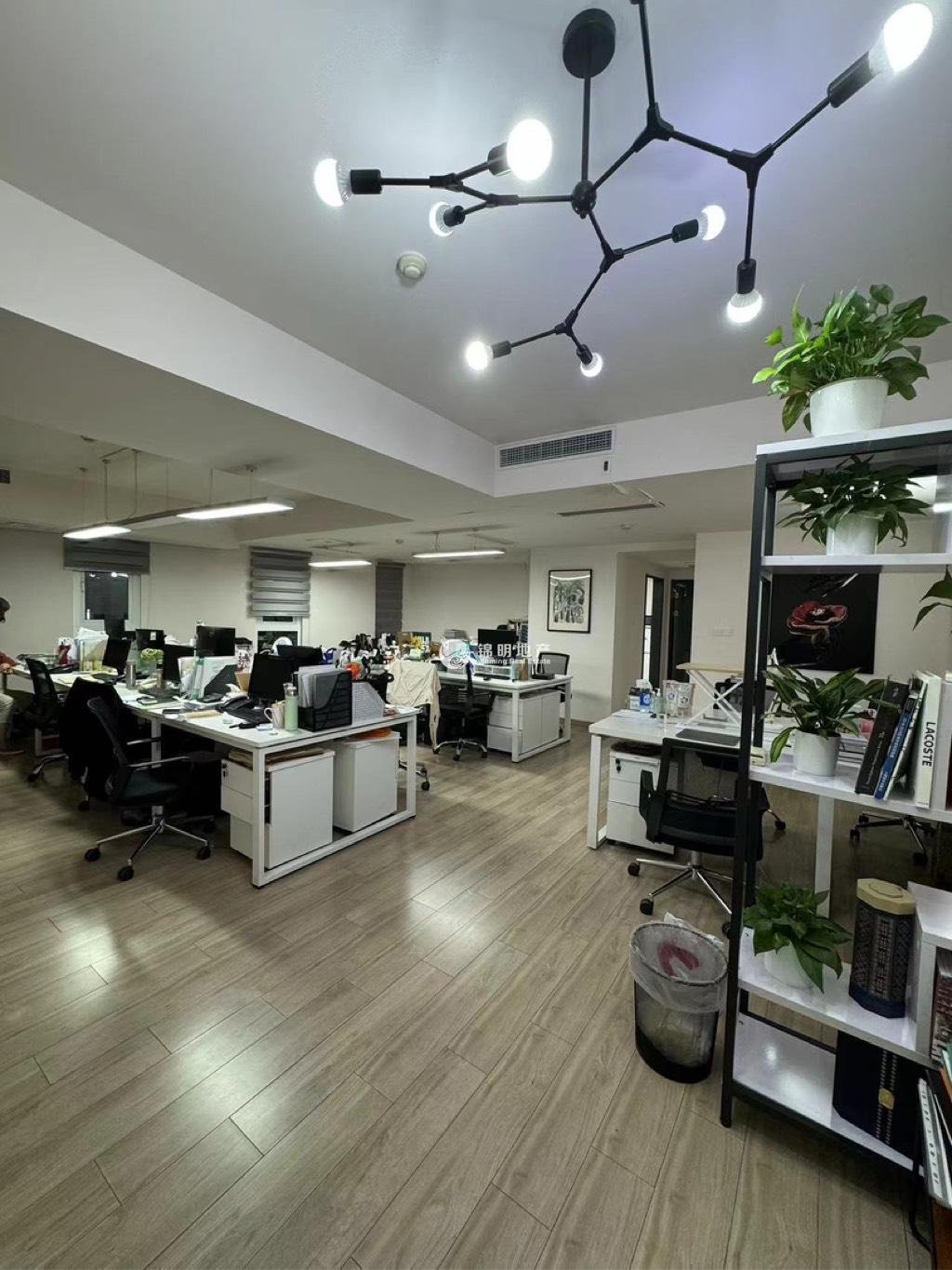 南京西路丽都新贵146平米写字楼出租