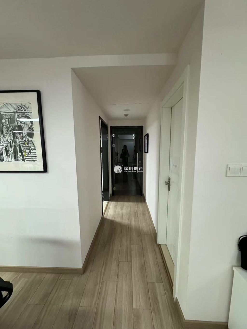 南京西路丽都新贵146平米写字楼出租