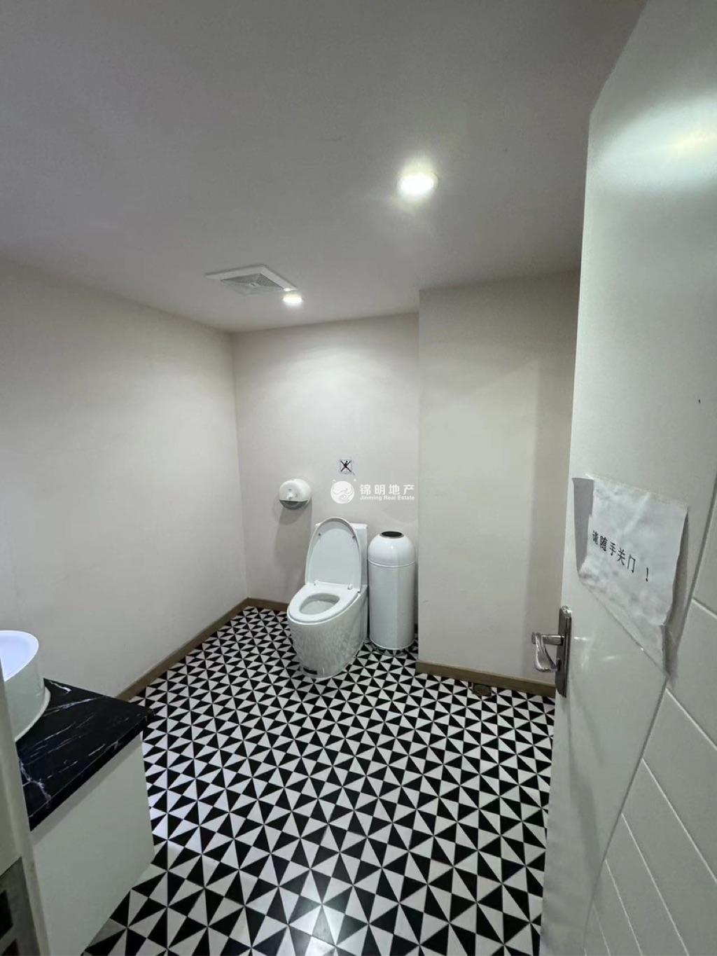 南京西路丽都新贵146平米写字楼出租