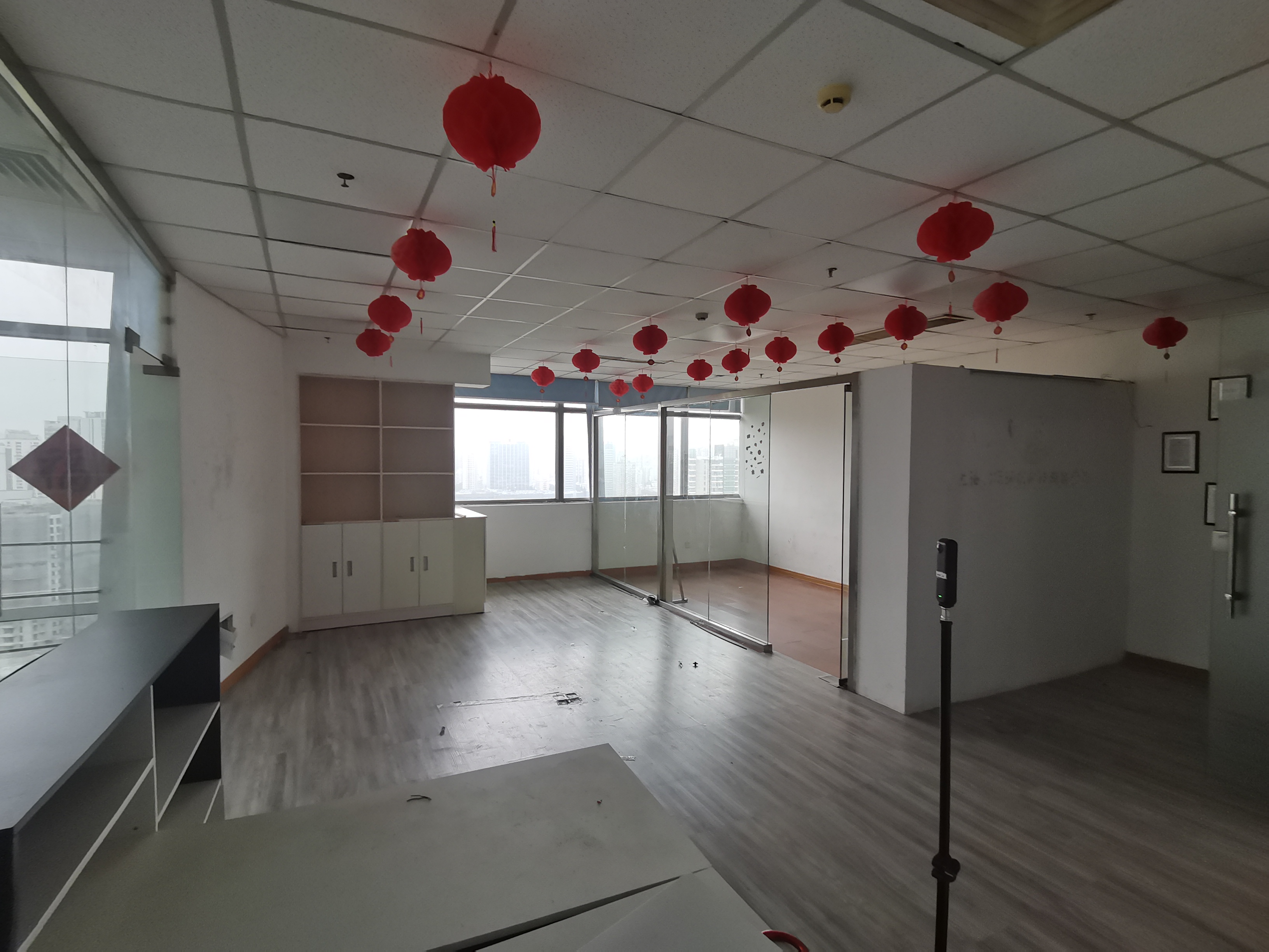 不夜城上海现代交通商务大厦97平米写字楼出租