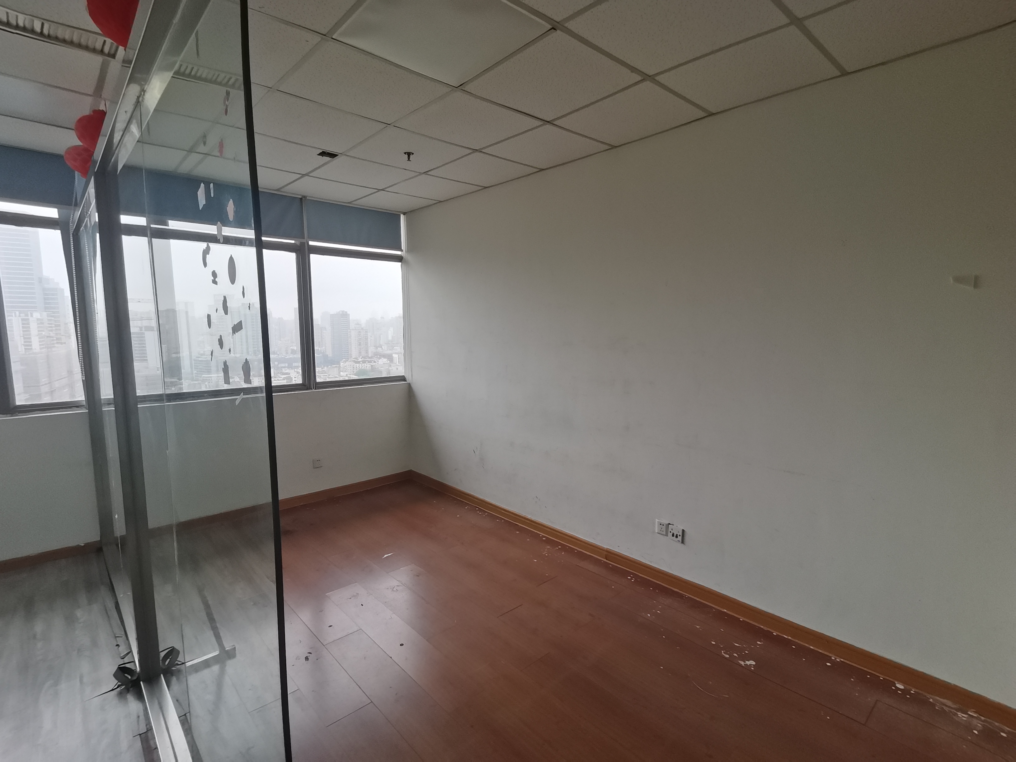 不夜城上海现代交通商务大厦97平米写字楼出租