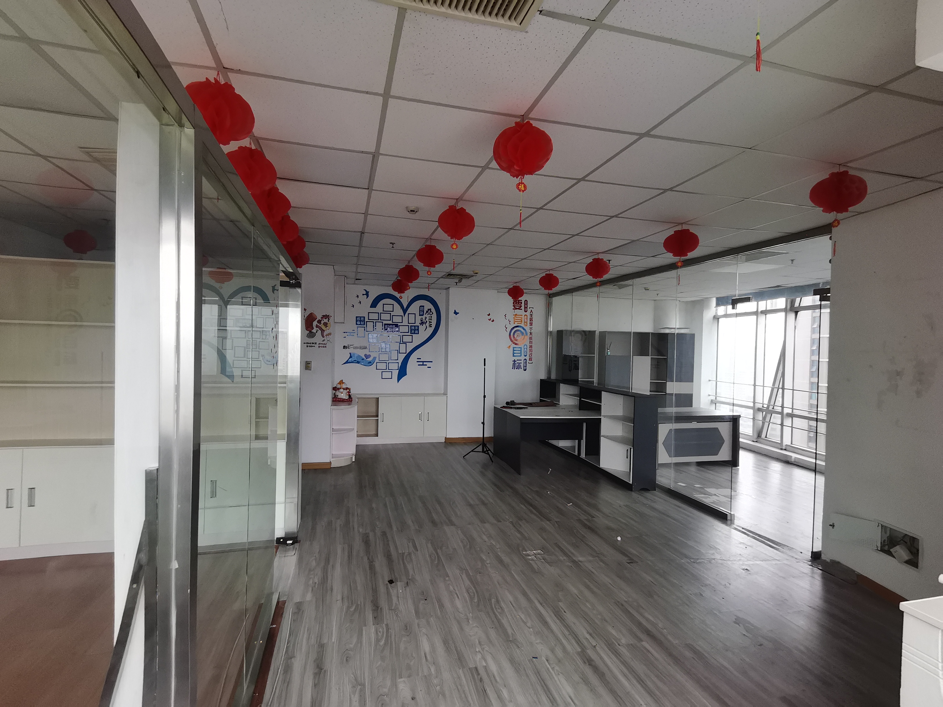 不夜城上海现代交通商务大厦97平米写字楼出租