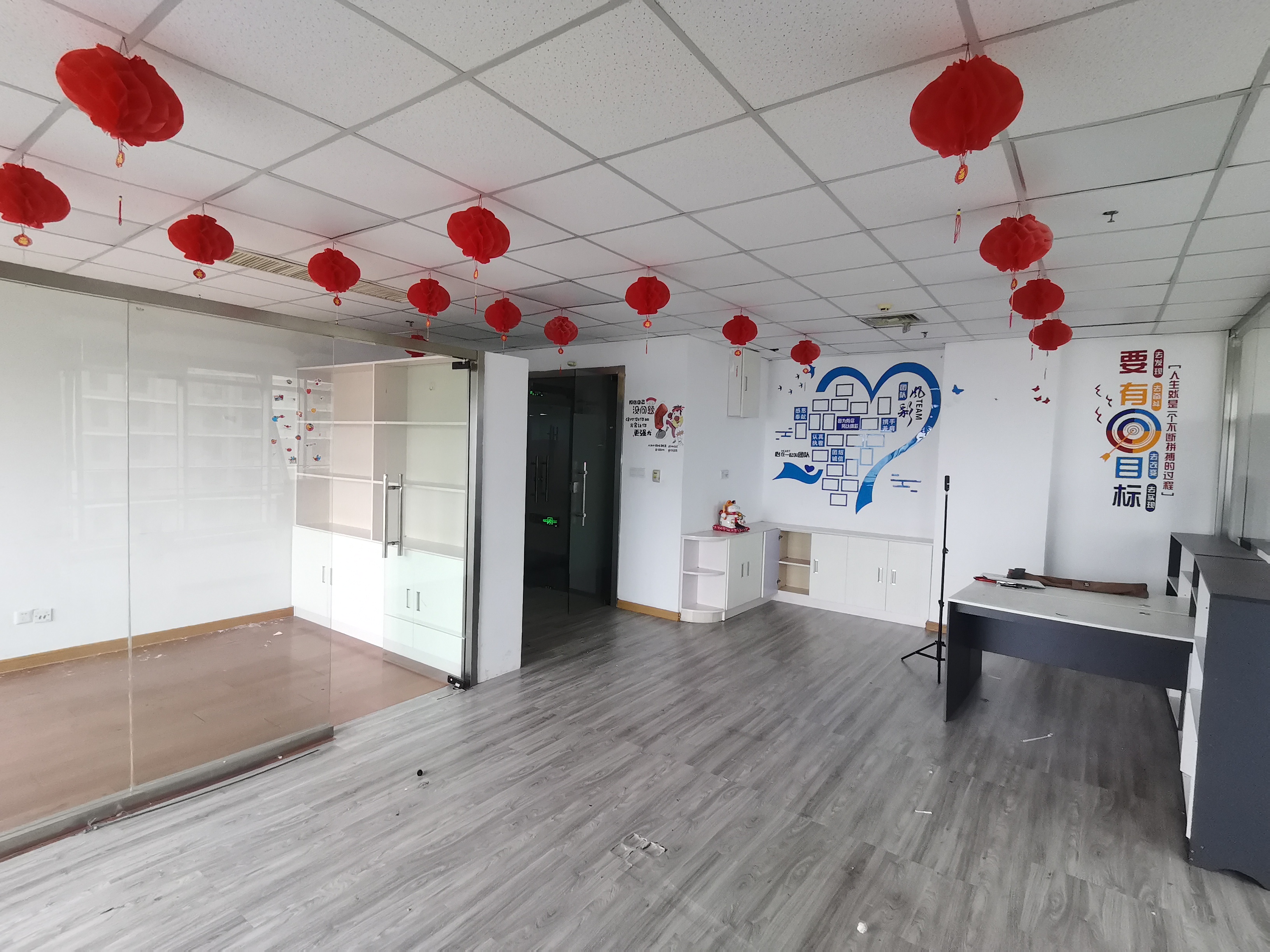 不夜城上海现代交通商务大厦97平米写字楼出租