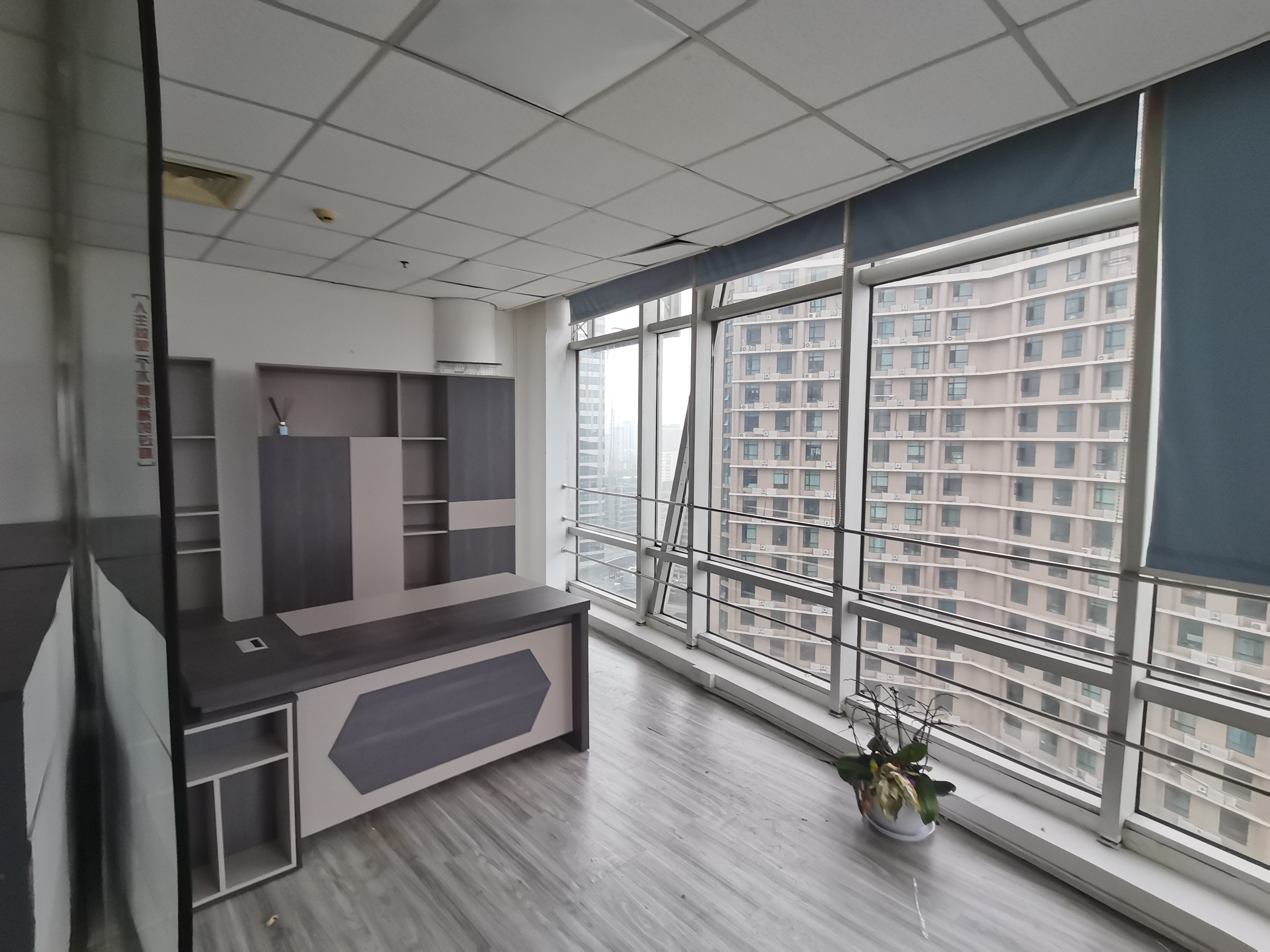 不夜城上海现代交通商务大厦97平米写字楼出租