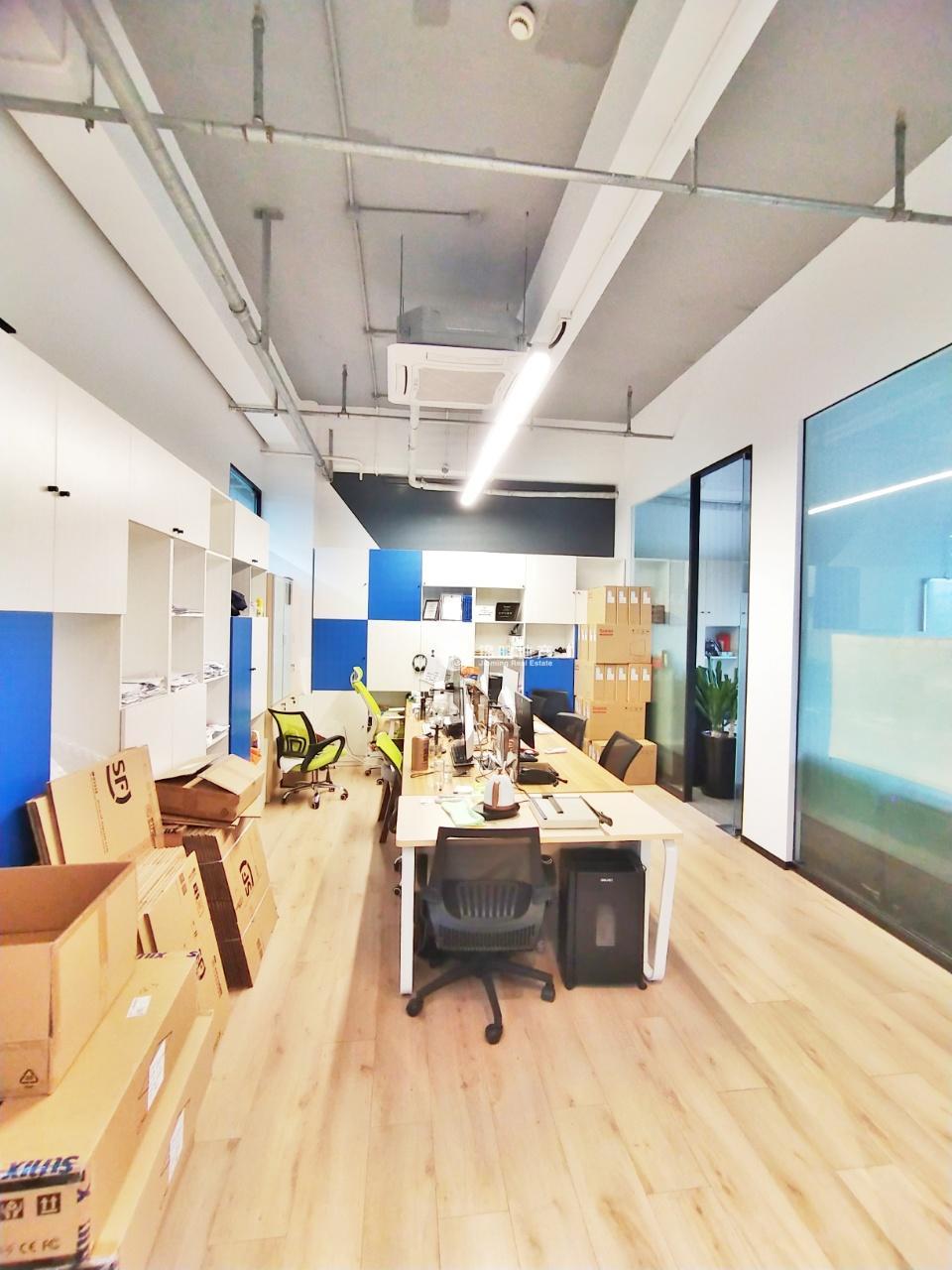 漕河泾漕河泾桂果园154平米写字楼出租
