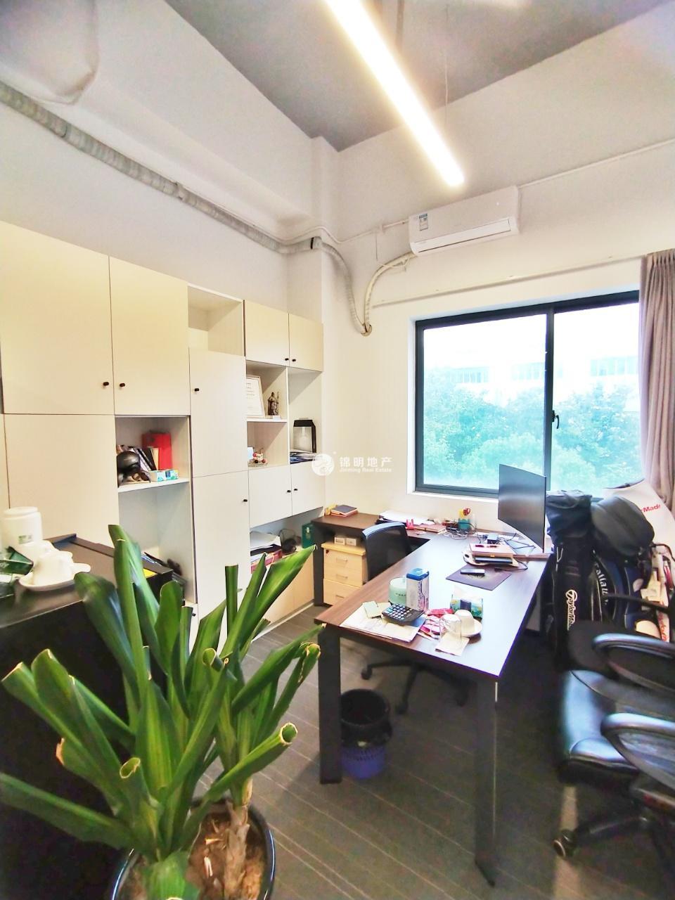 漕河泾漕河泾桂果园154平米写字楼出租