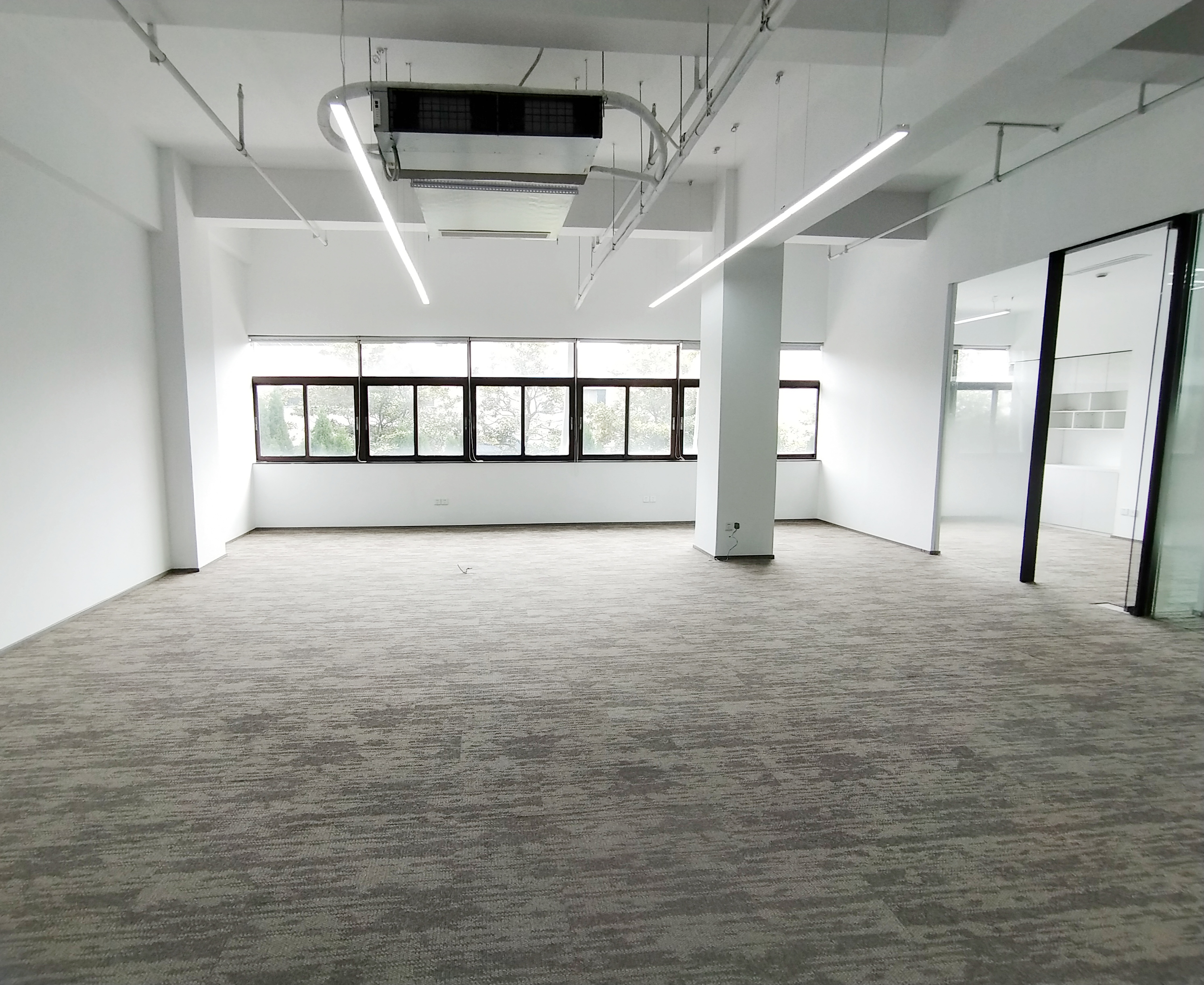 漕河泾漕河泾虹钦园243平米写字楼出租