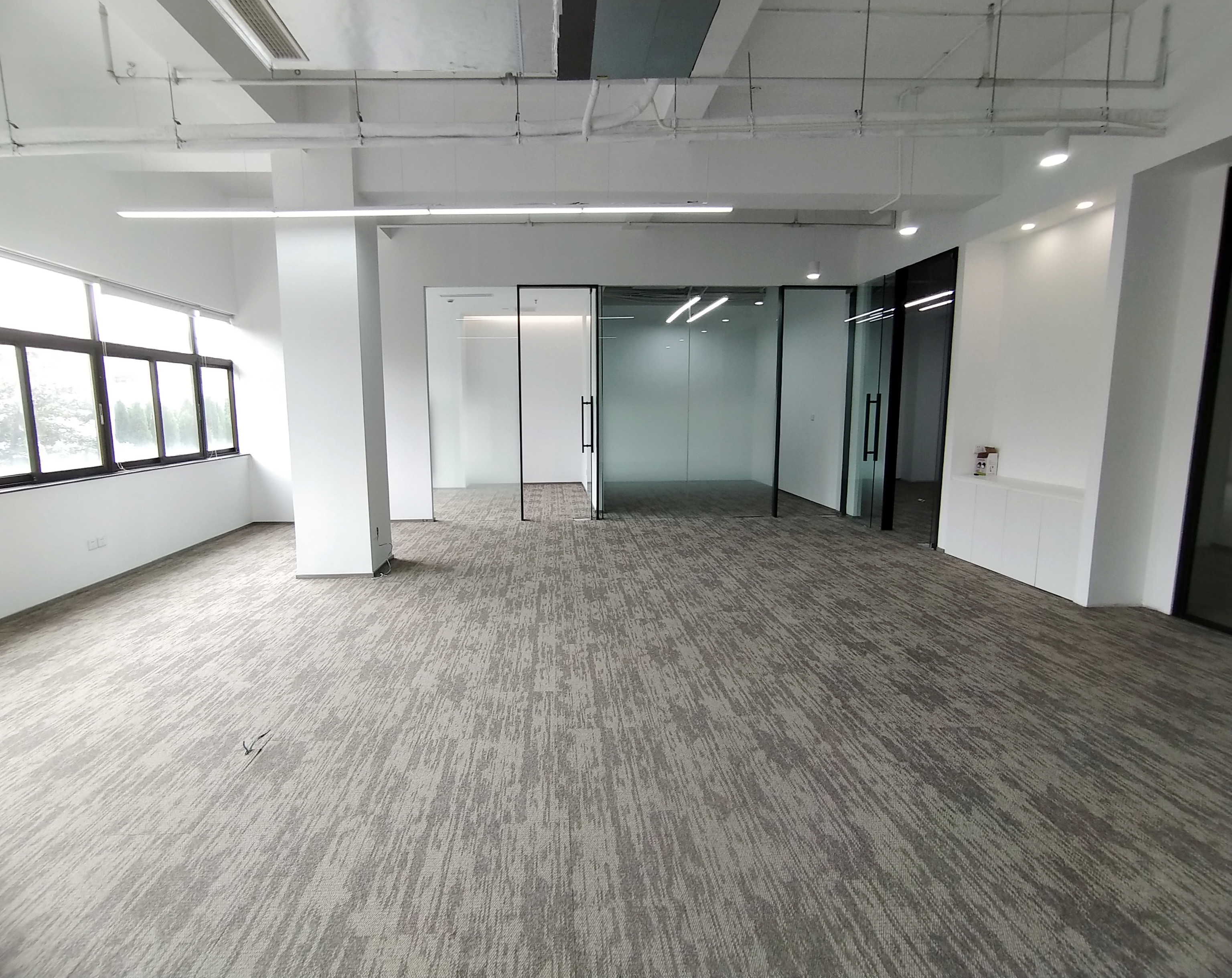 漕河泾漕河泾虹钦园243平米写字楼出租