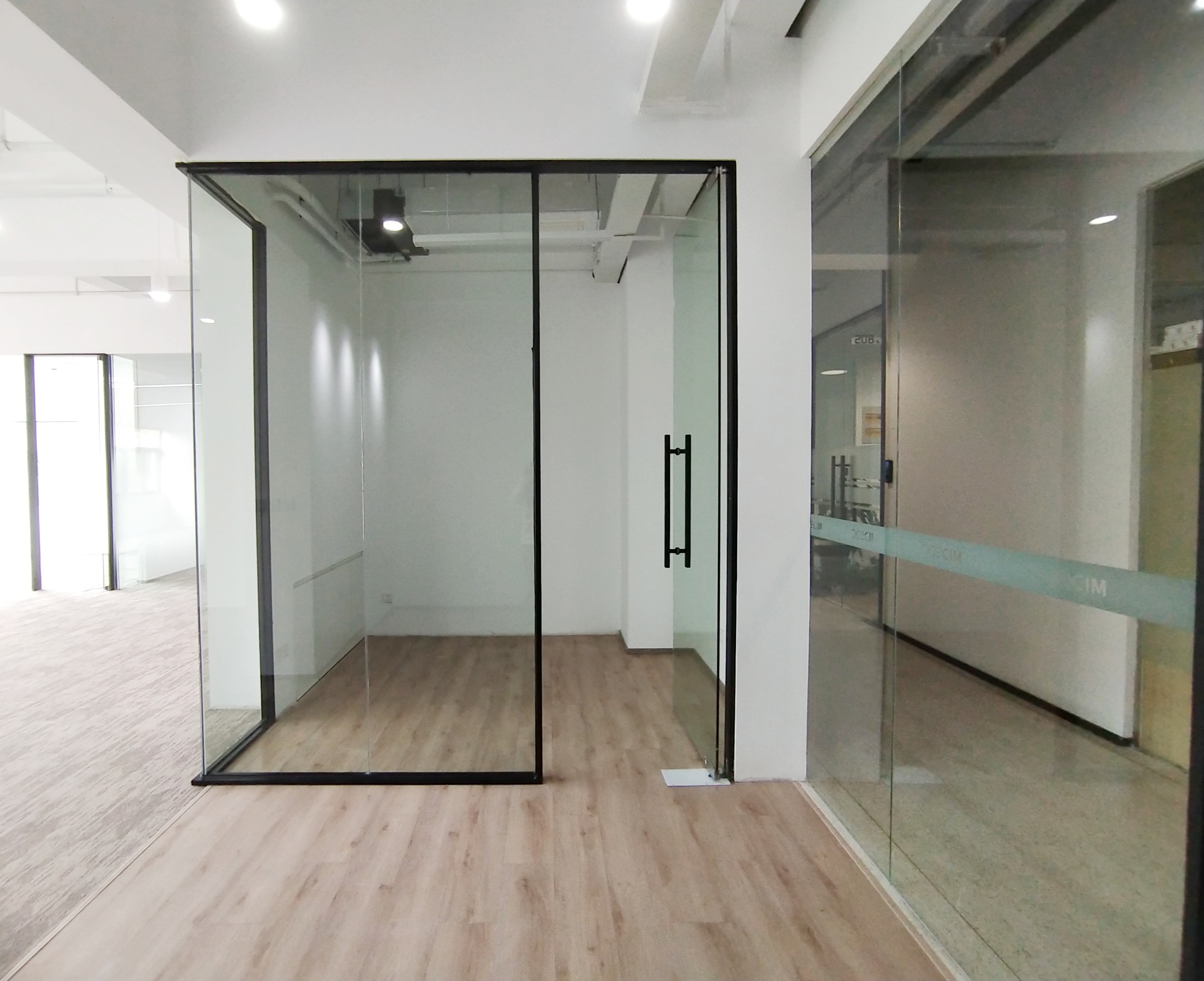 漕河泾漕河泾虹钦园243平米写字楼出租