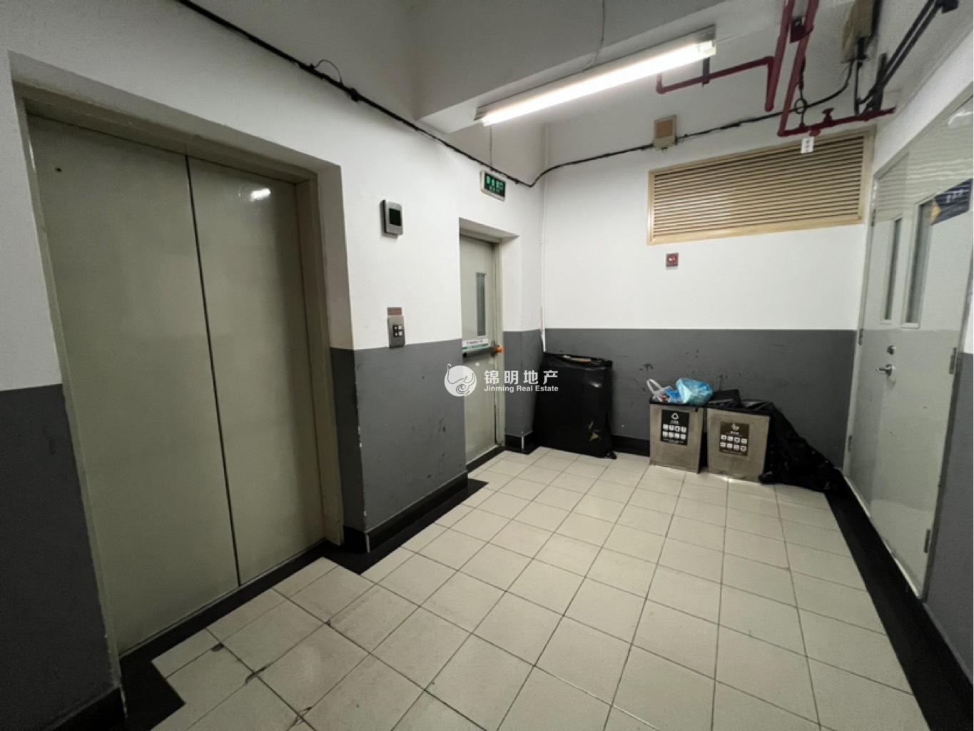 南京西路招商局广场1080平米写字楼出售