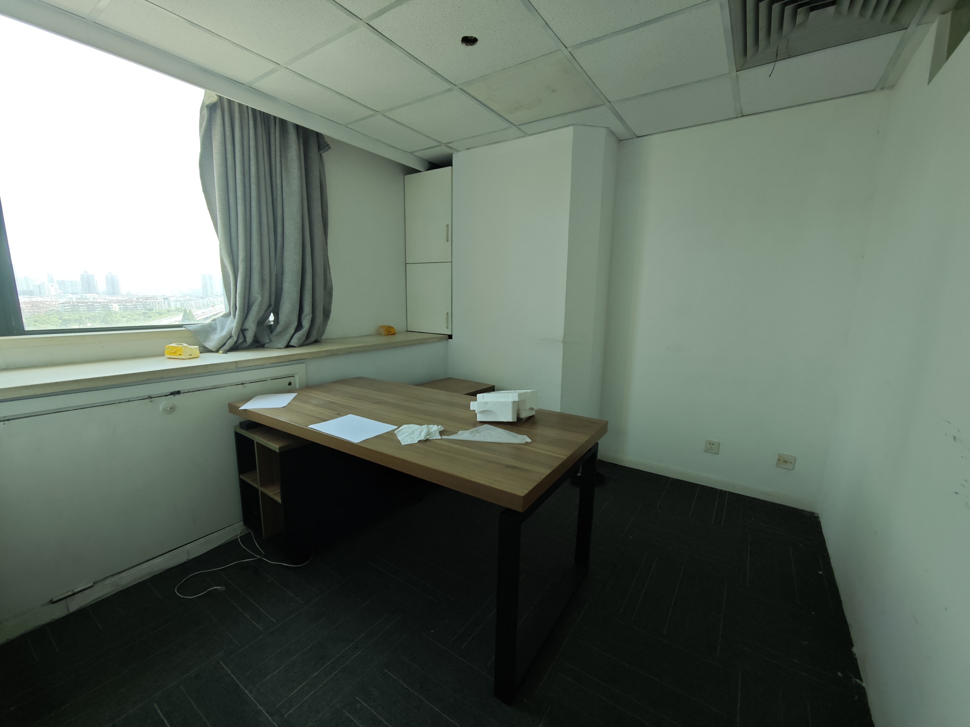 光新浦发广场95平米写字楼出租