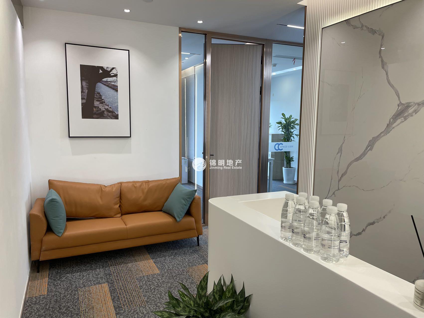 周家嘴路环创中心191平米写字楼出租