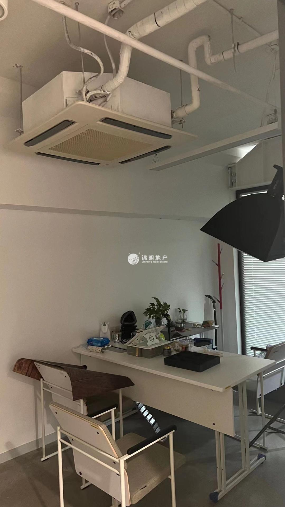 控江路长阳创谷124平米写字楼出租