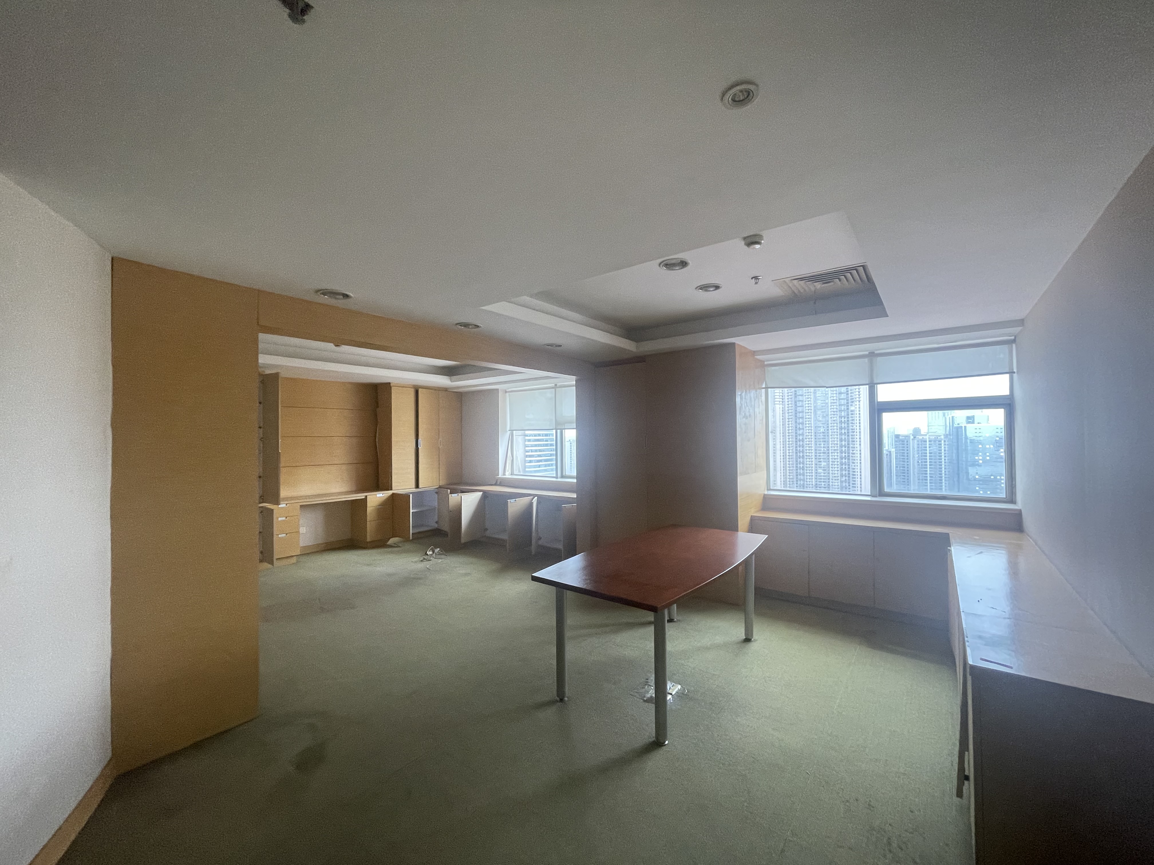 陆家嘴华融大厦652平米写字楼出租