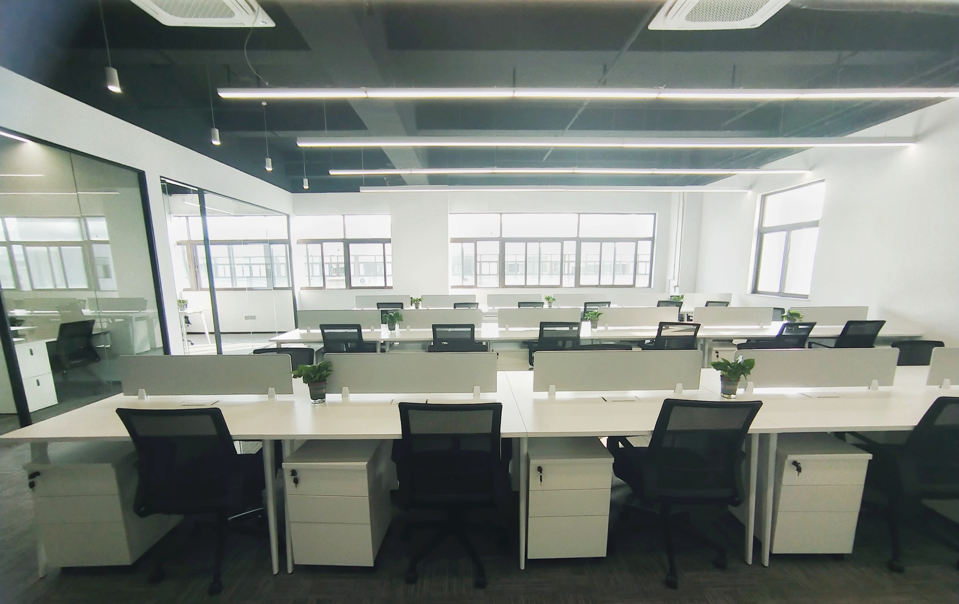 漕河泾漕河泾虹钦园322平米写字楼出租