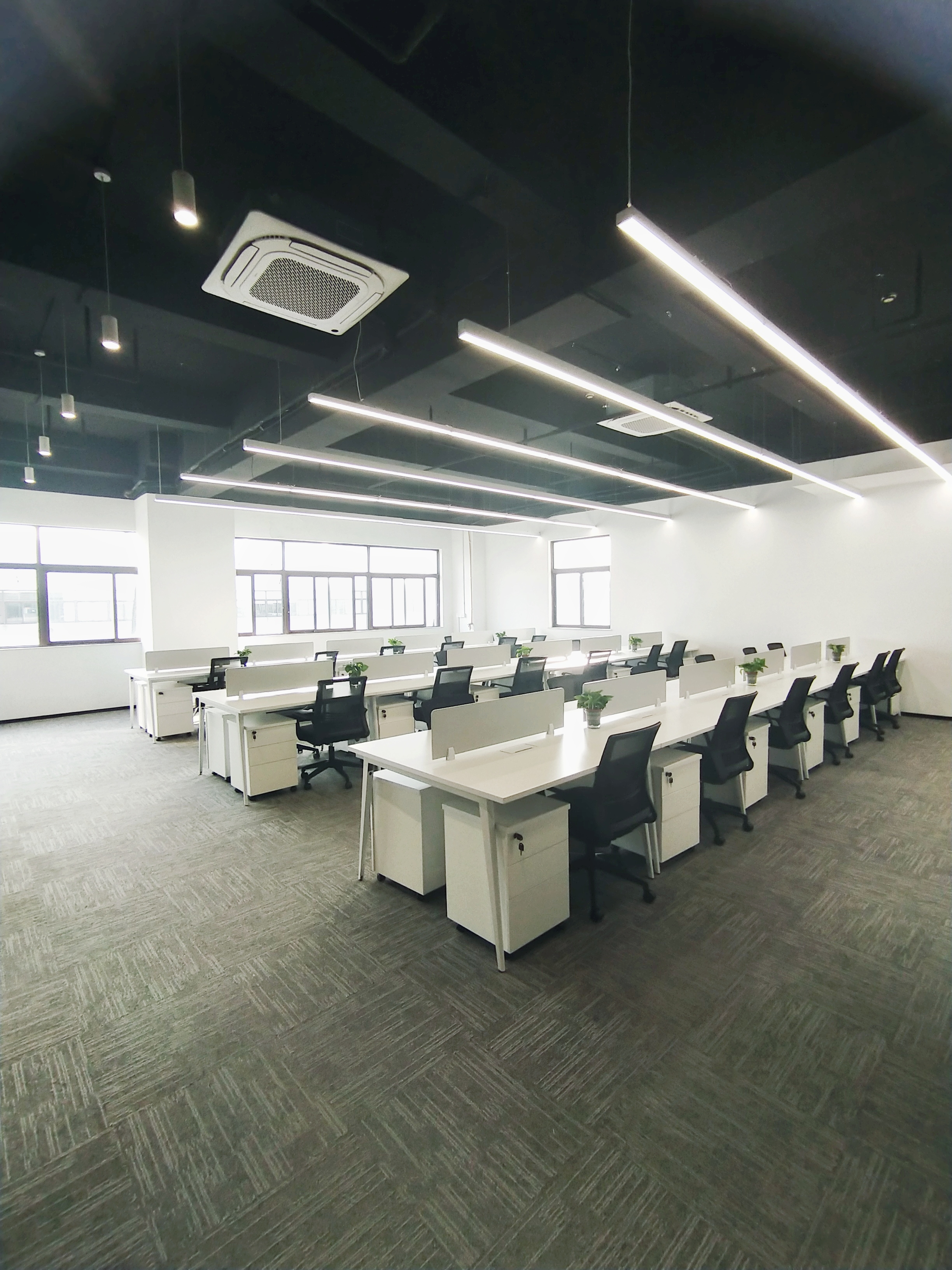 漕河泾漕河泾虹钦园154平米写字楼出租