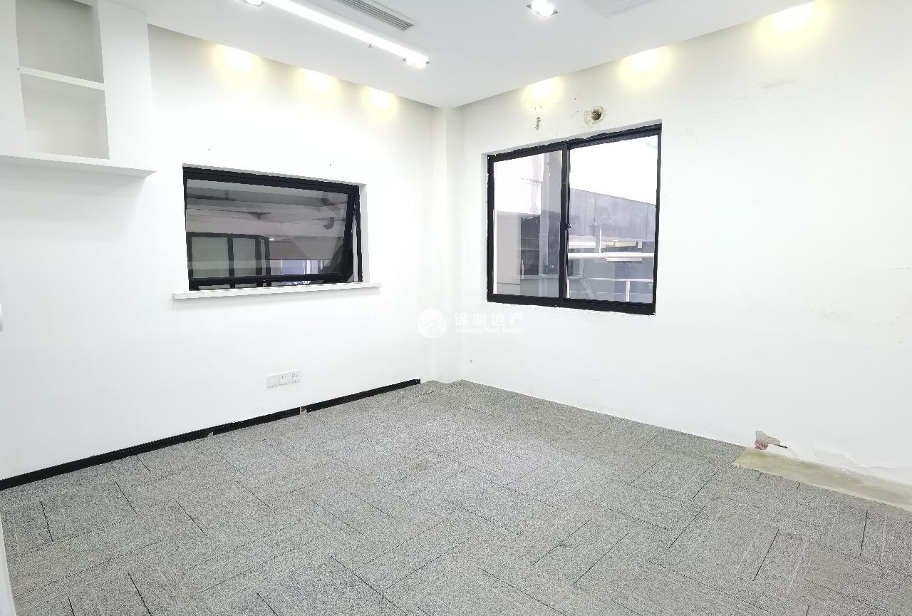 德必运动LOFT二期Y街区160平米写字楼出租