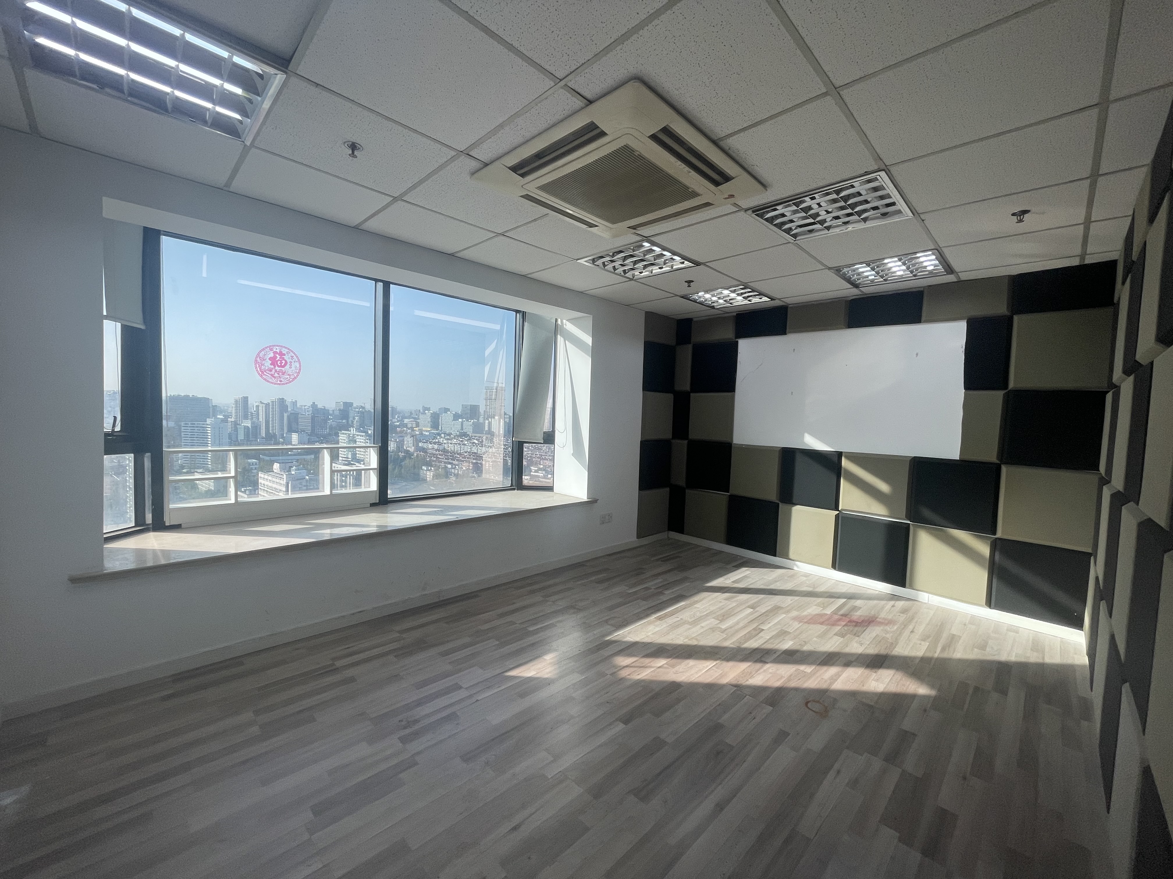 漕河泾光大会展中心130平米写字楼出租