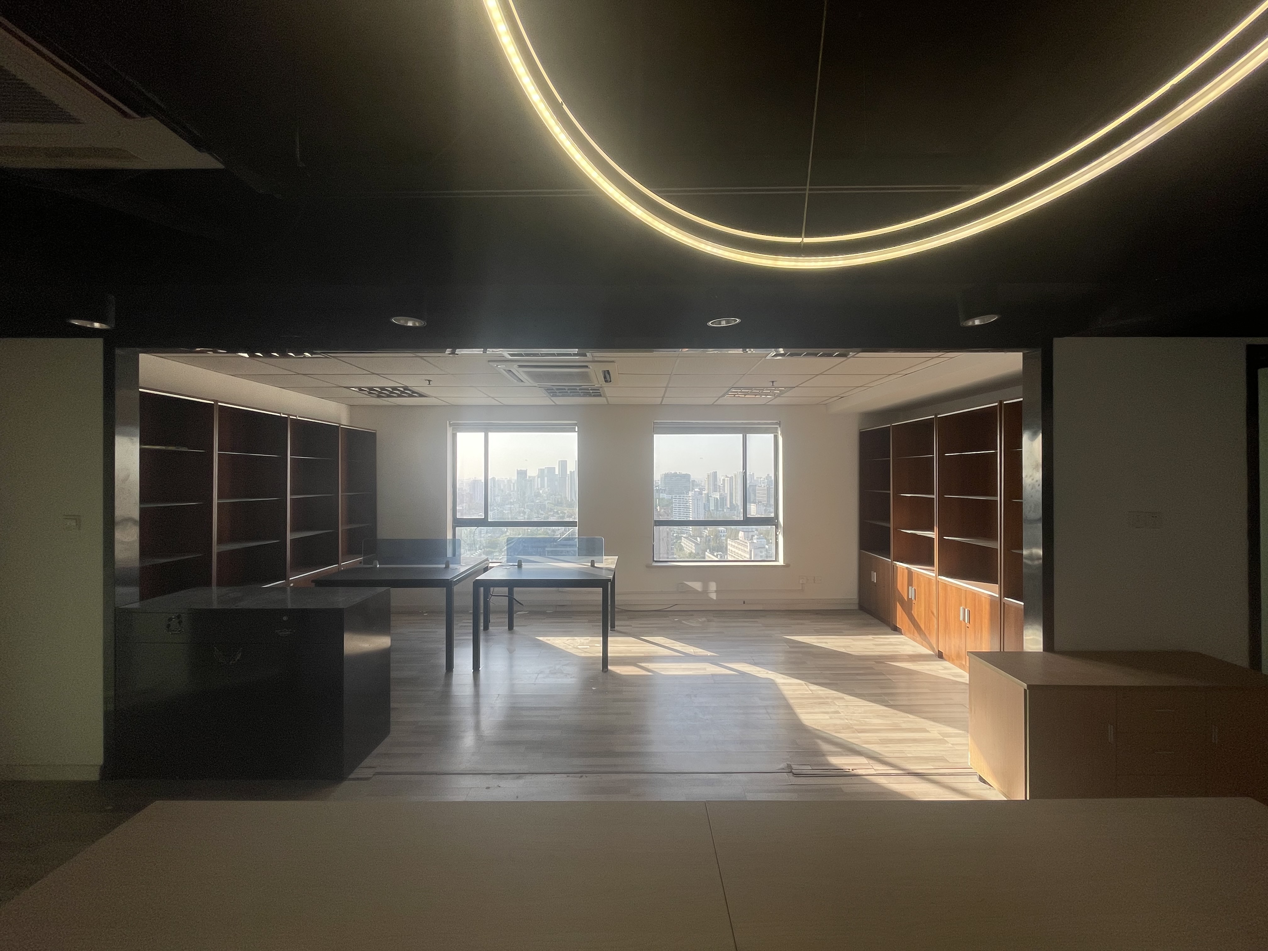 漕河泾光大会展中心130平米写字楼出租