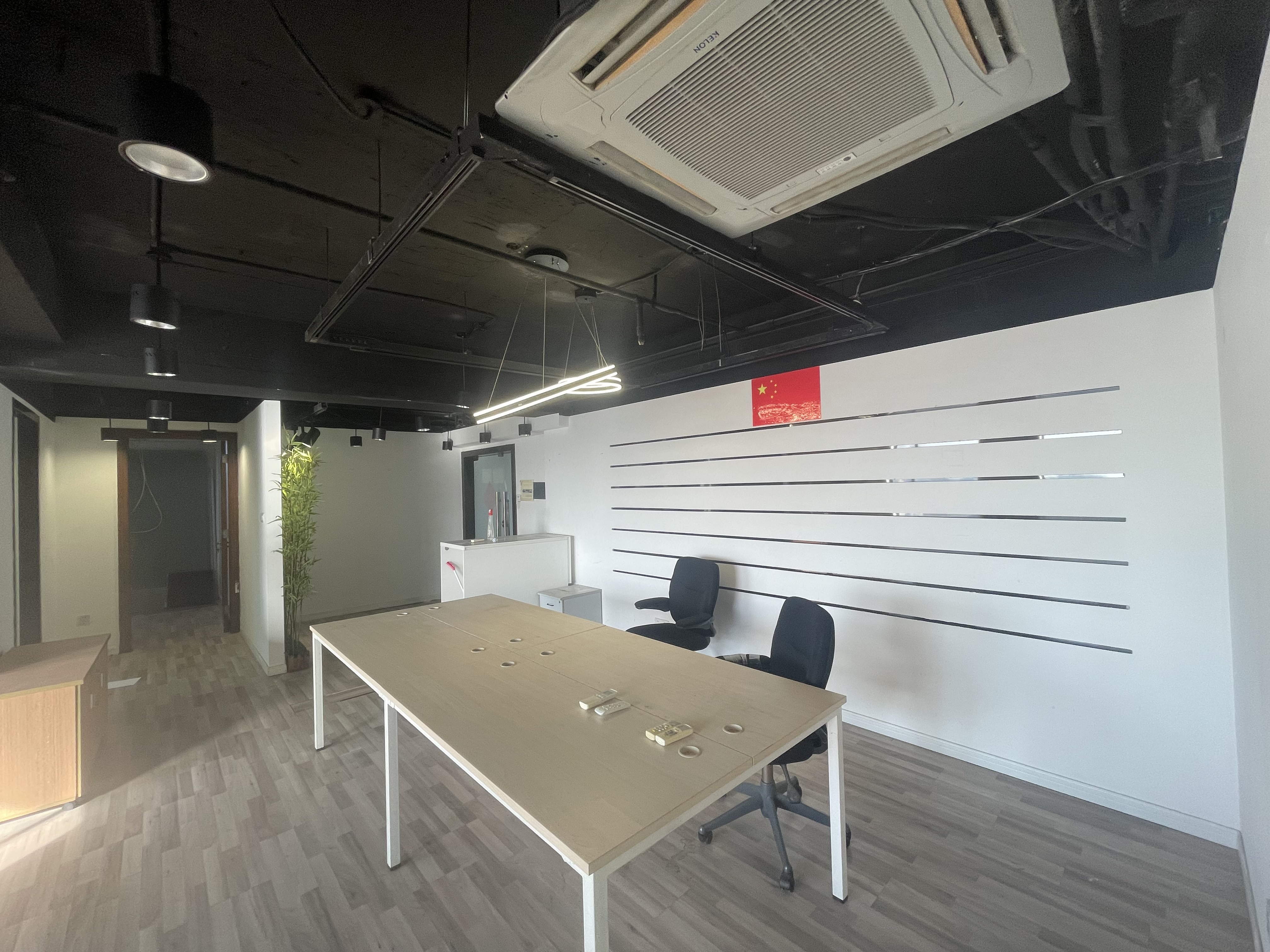 漕河泾光大会展中心130平米写字楼出租