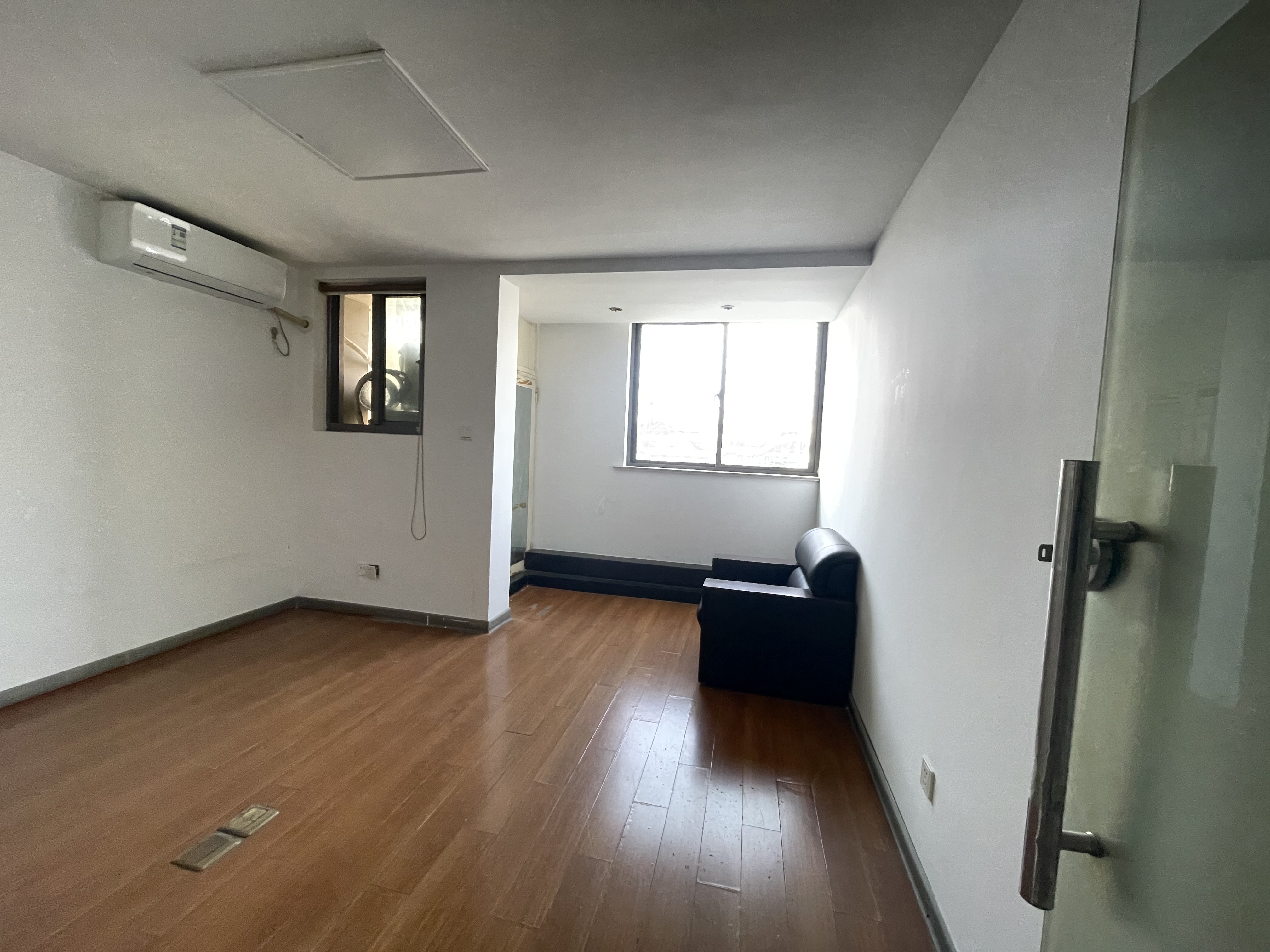 黄兴公园硕和国际135平米写字楼出租