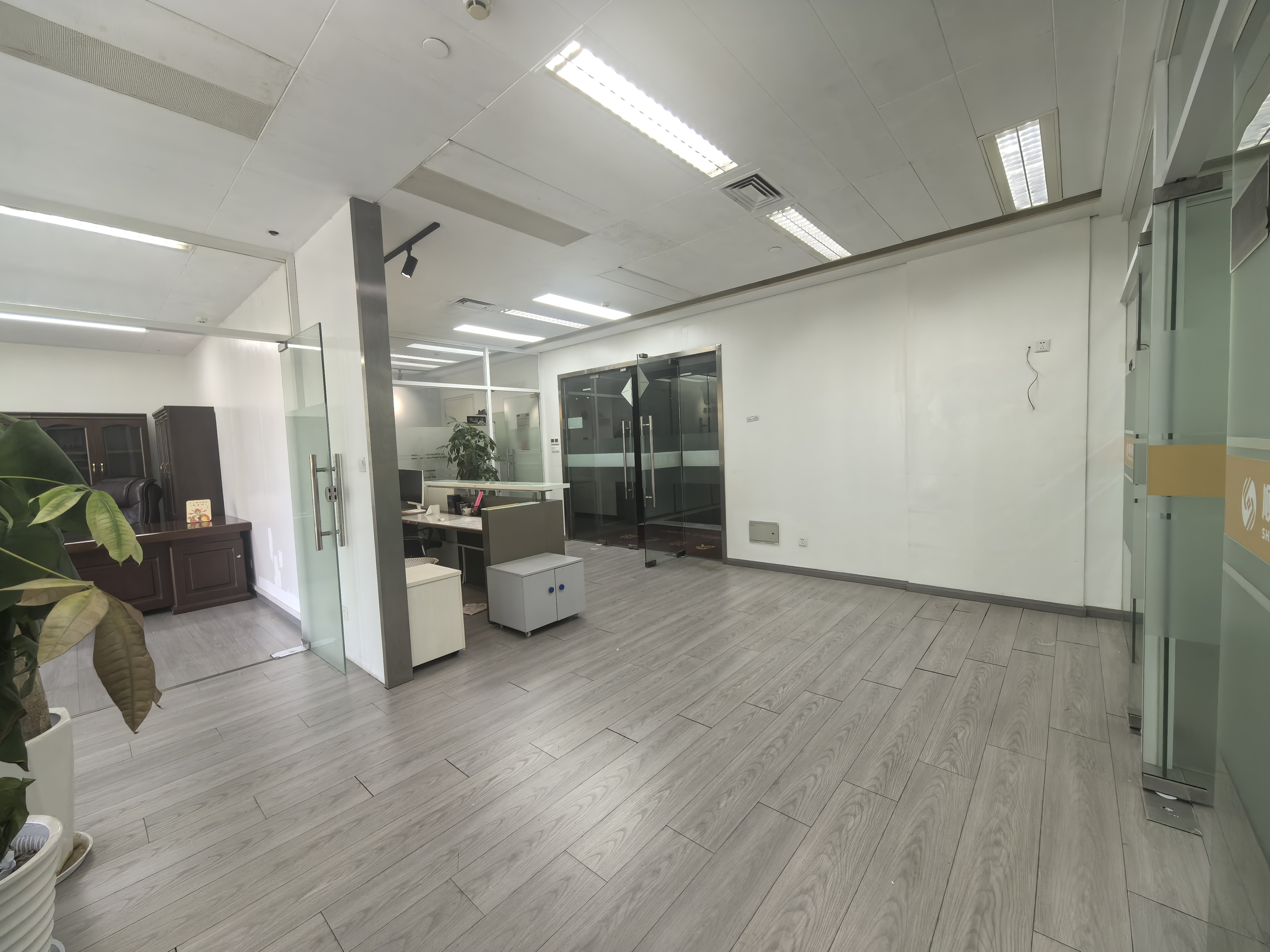 曹杨长城大厦230平米写字楼出租