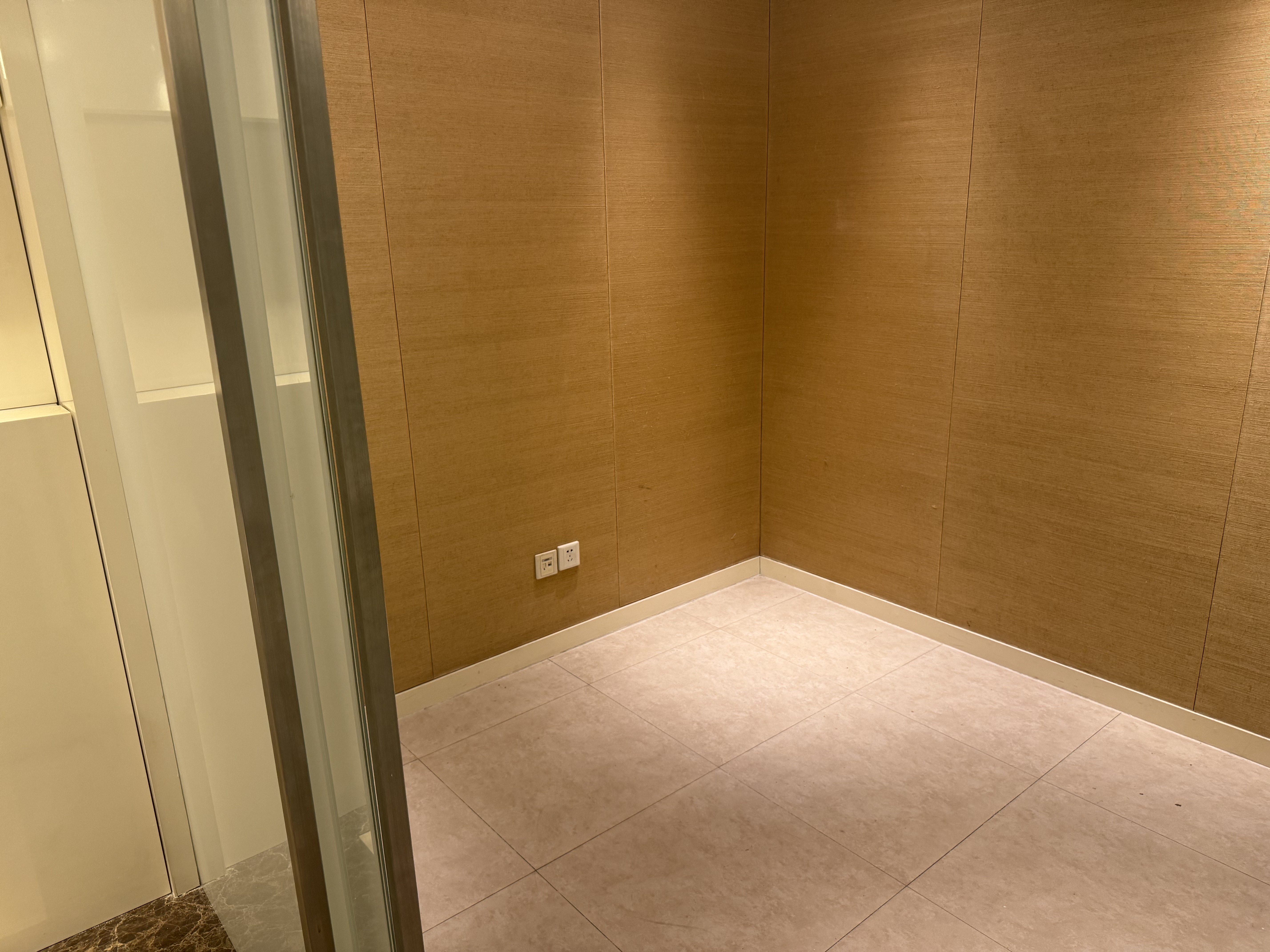 中山公园迎龙大厦550平米写字楼出租