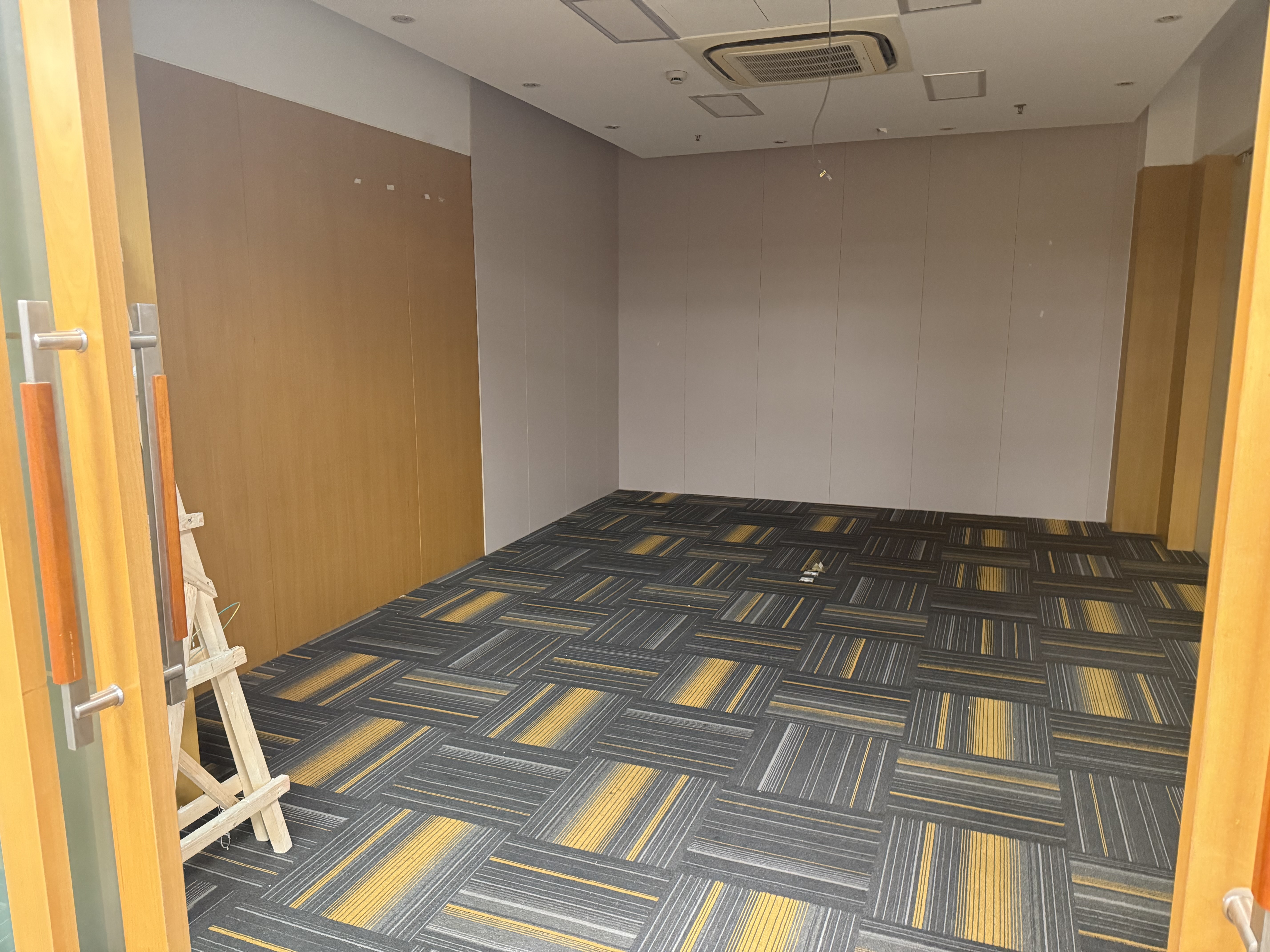 中山公园迎龙大厦550平米写字楼出租