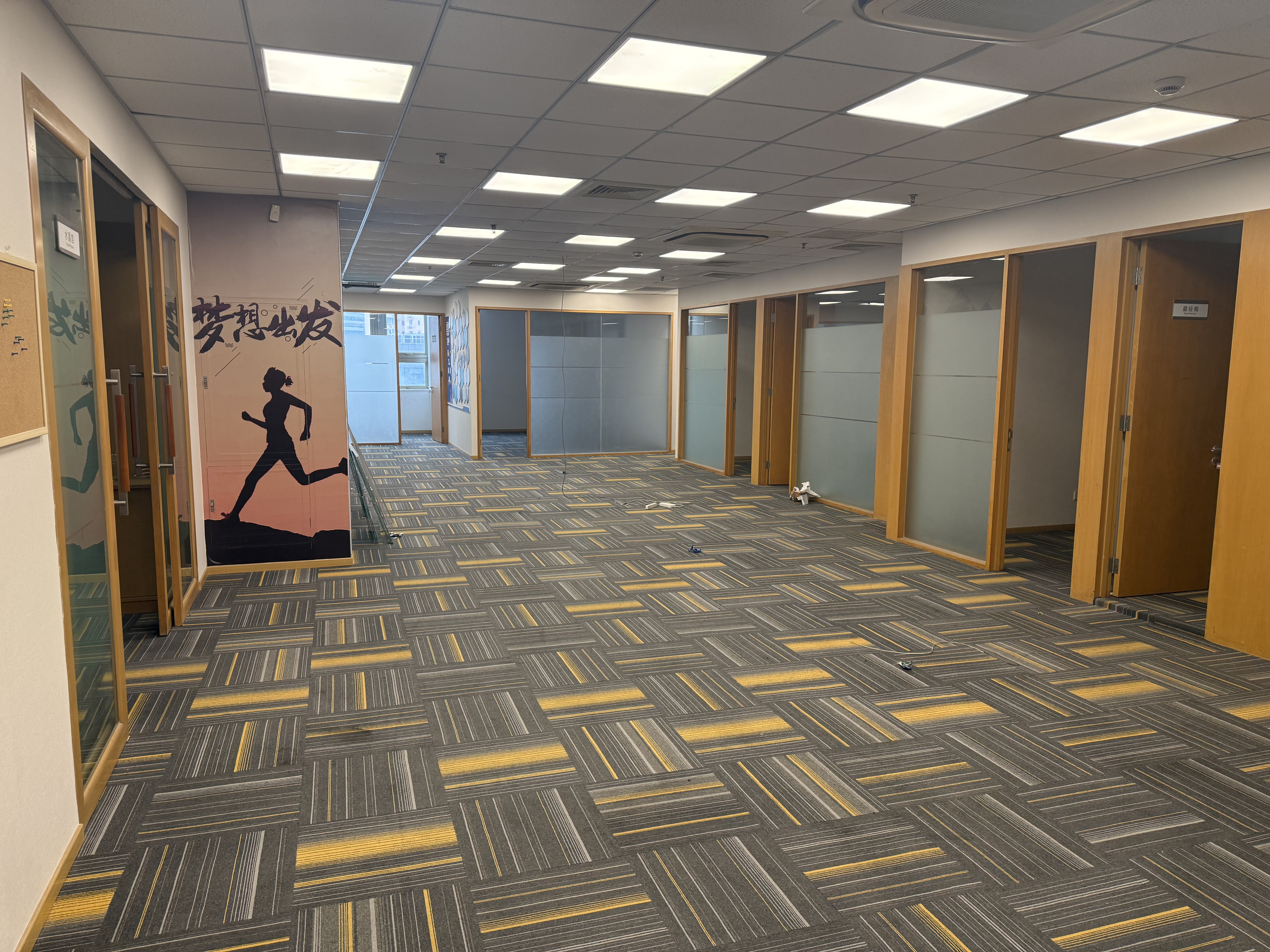 中山公园迎龙大厦550平米写字楼出租