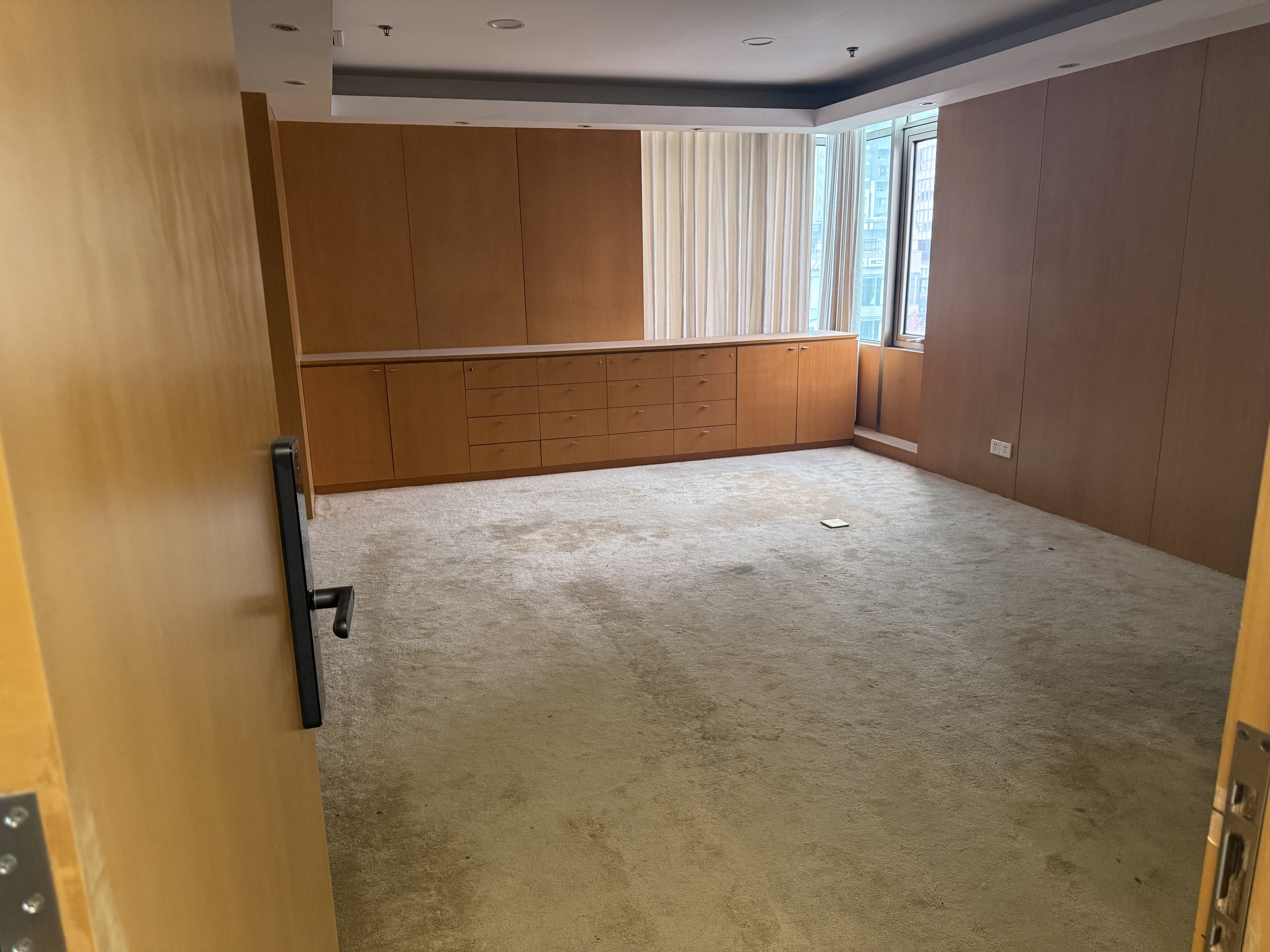 中山公园迎龙大厦550平米写字楼出租