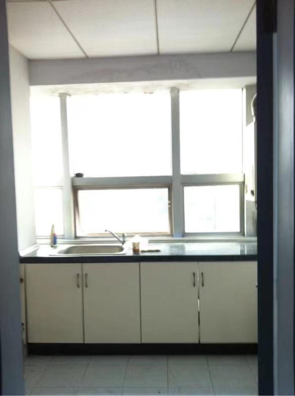 天山捷运大厦136平米写字楼出售