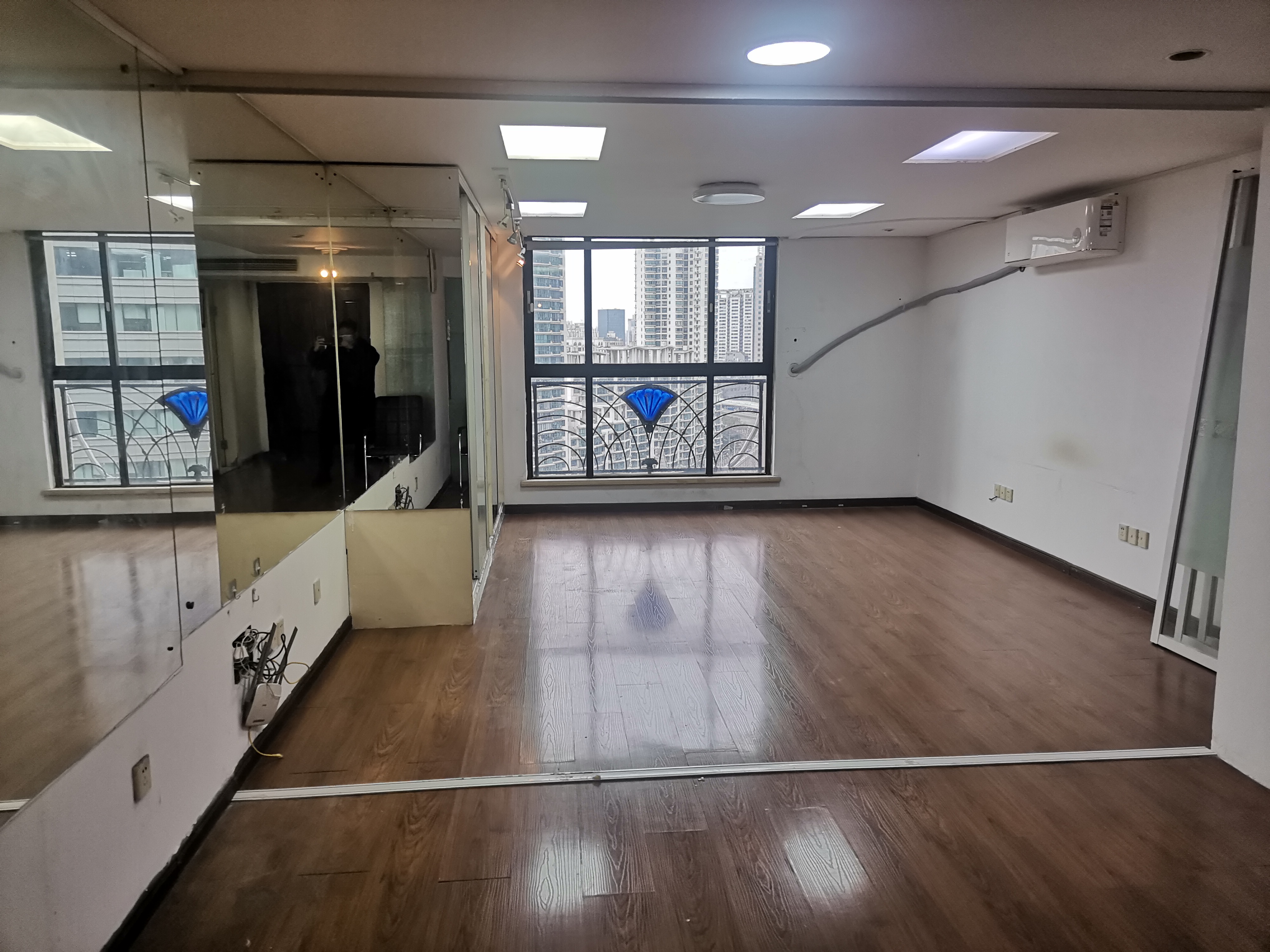 长寿路圣天地商务楼73平米写字楼出租