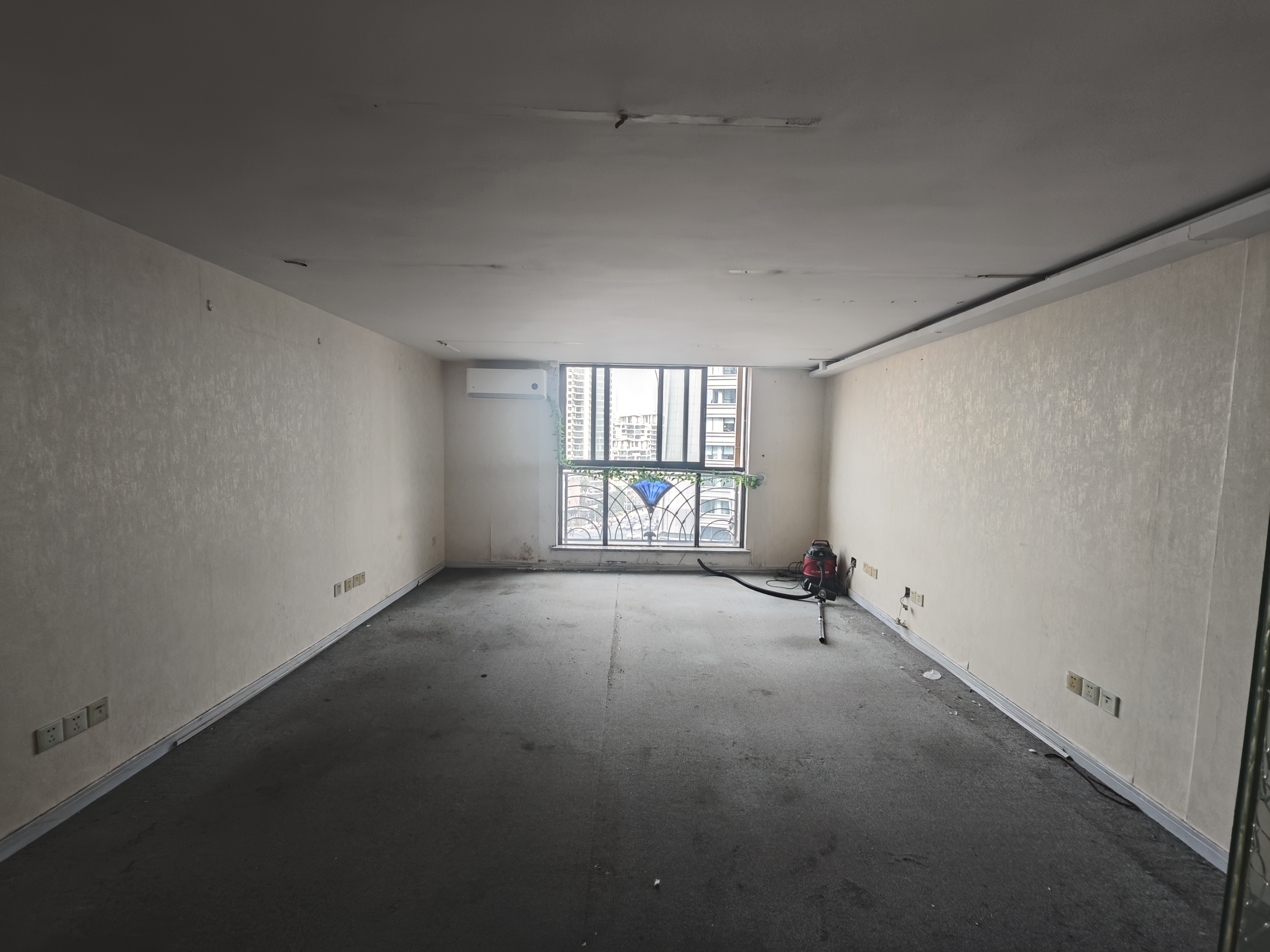 长寿路圣天地商务楼73平米写字楼出租